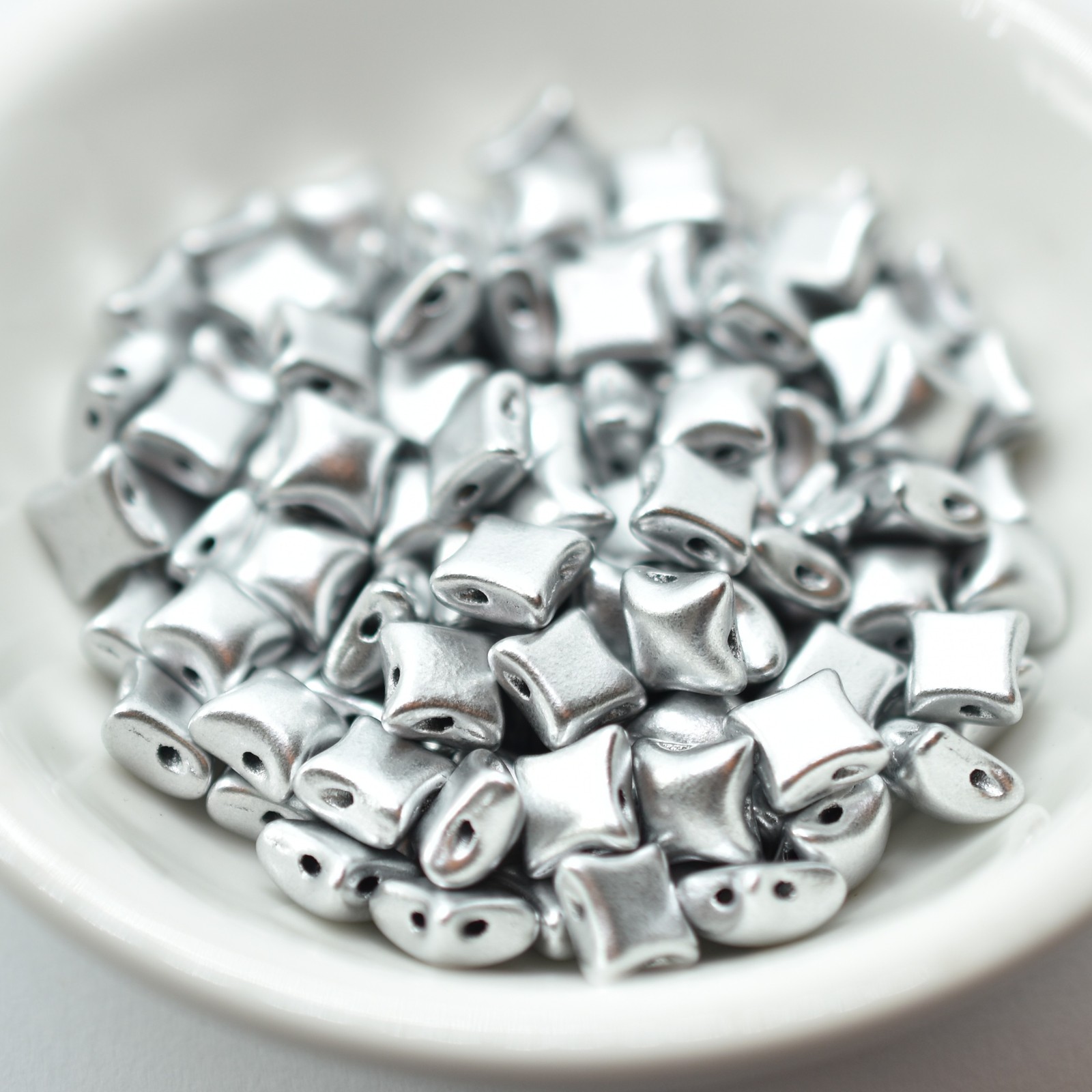 Wibeduo® 8x8mm 2-hole Matte Aluminum Silver, 25 Beads Czech Glass