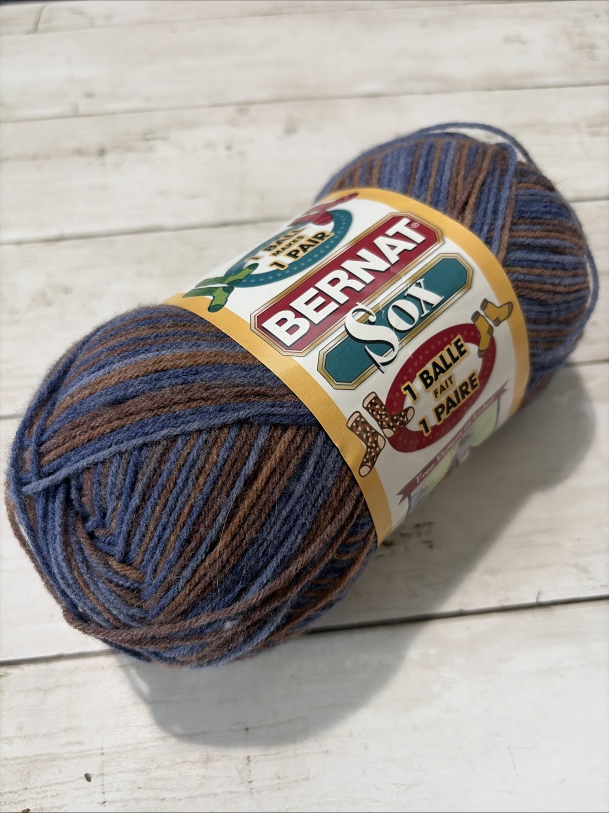 BERNAT SOX SOCK YARN SUPER FINE WOODEN DENIM 1 SKEIN 425 YARDS MAKES A PAIR B11
