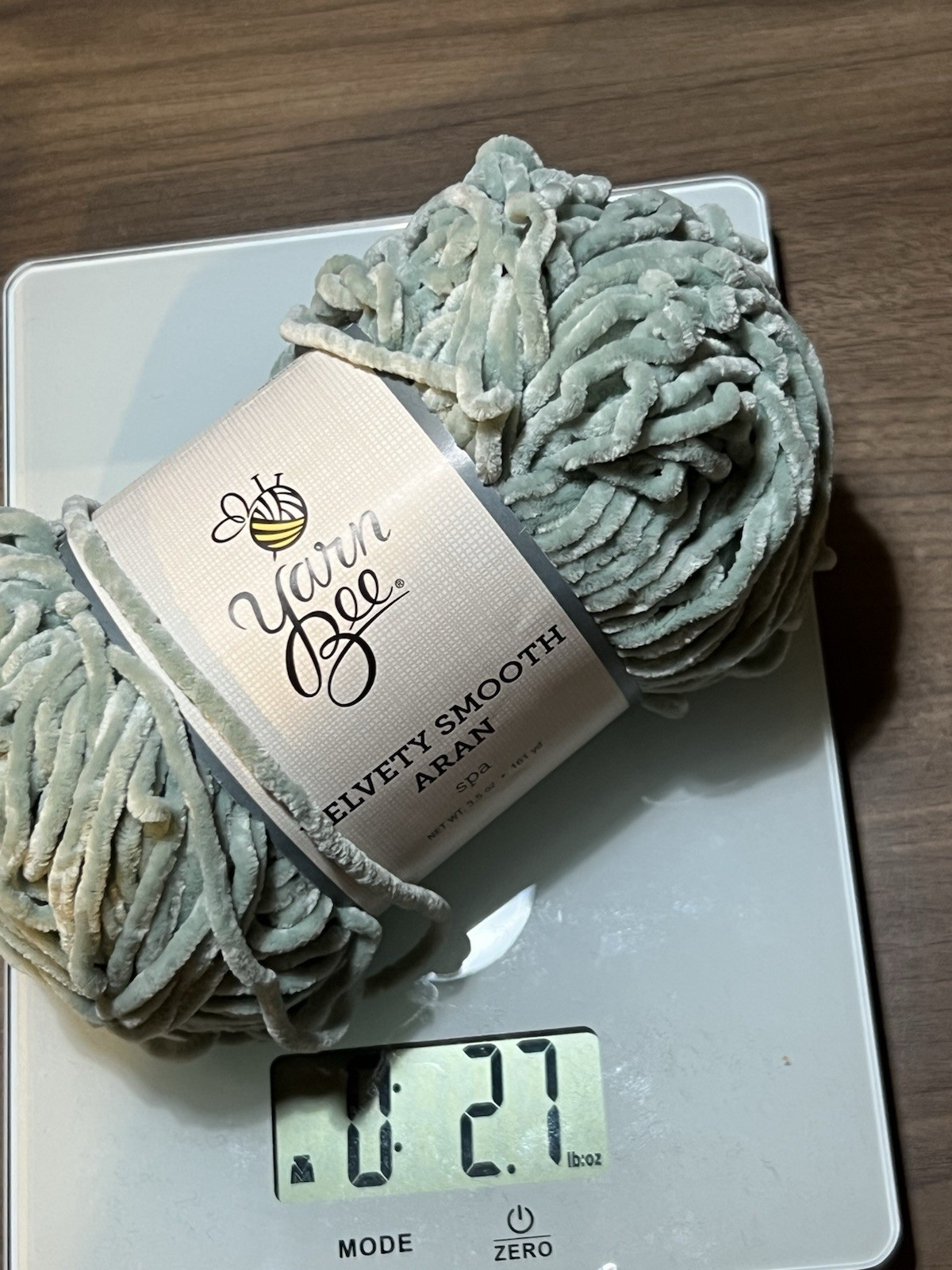 Yarn Bee VELVETY SMOOTH ARAN Yarn 2 COLORS Polyester 3.5oz/161yds.Full & Partial