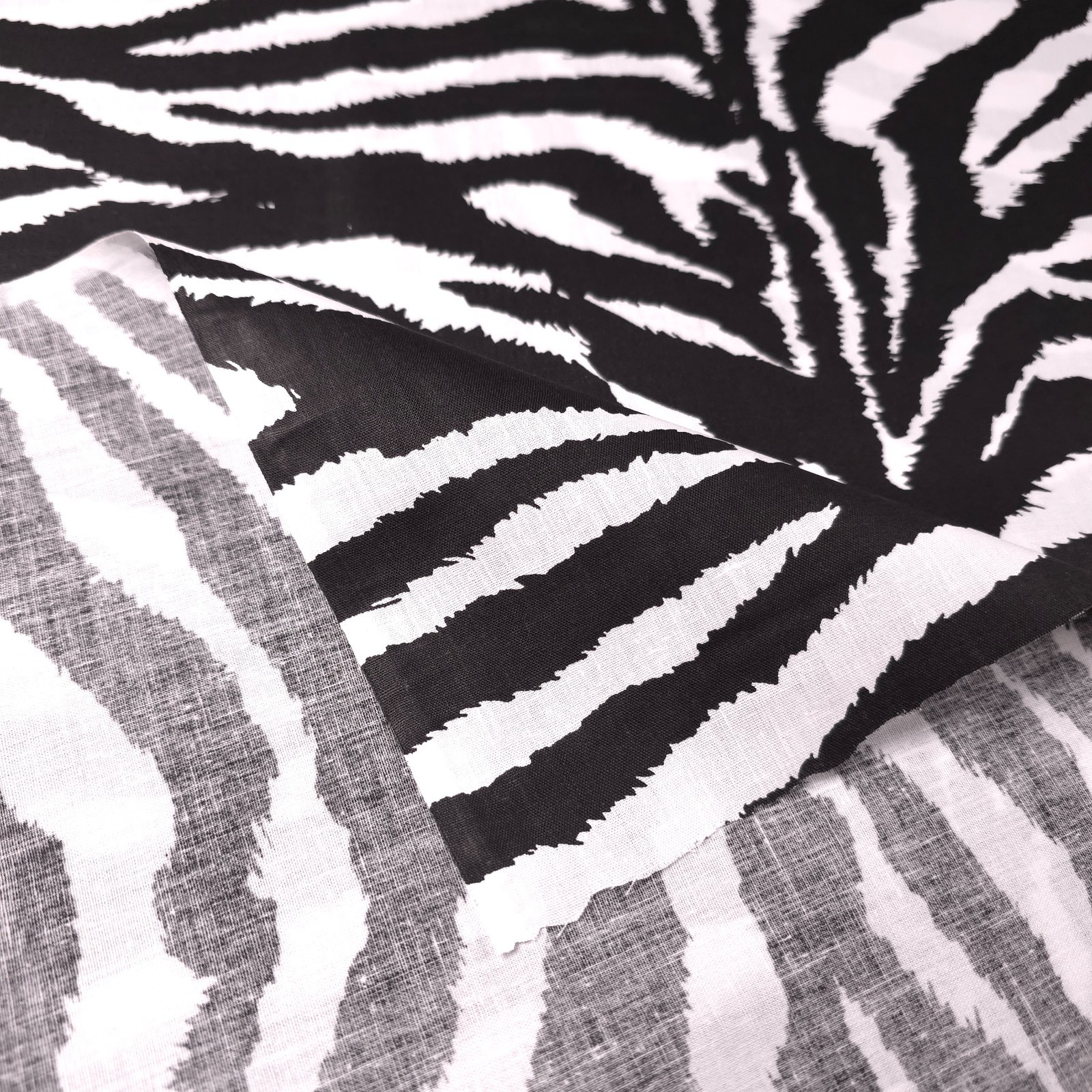 ZEBRA STRIPE PRINT POLY COTTON FABRIC 60″ BY THE YARD BLACK WHITE TIGER STRIPE