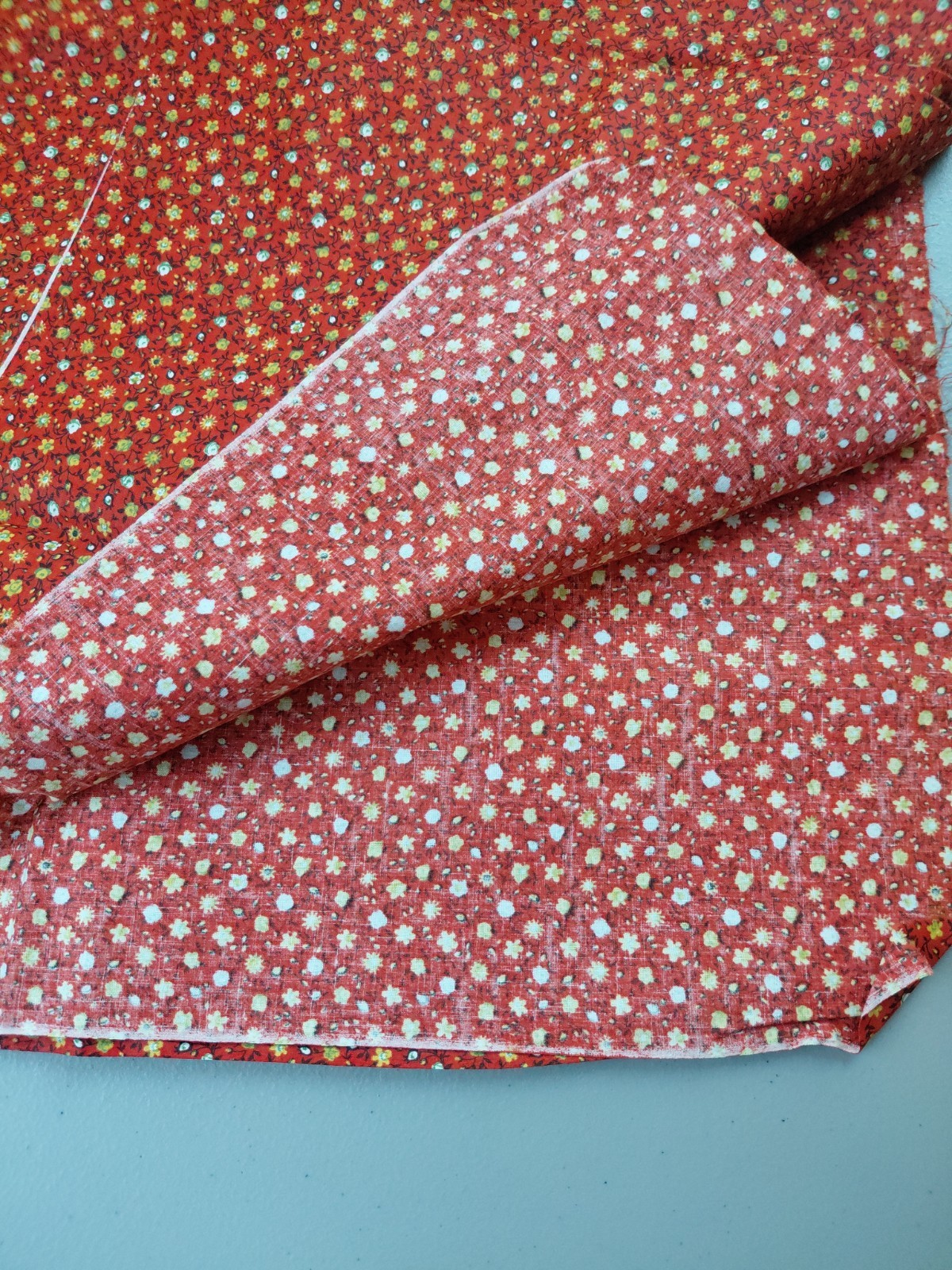 VTG Ditsy Fabric Tomato Red with Green and Yellow Flowers Cotton 2 YDS X 35″