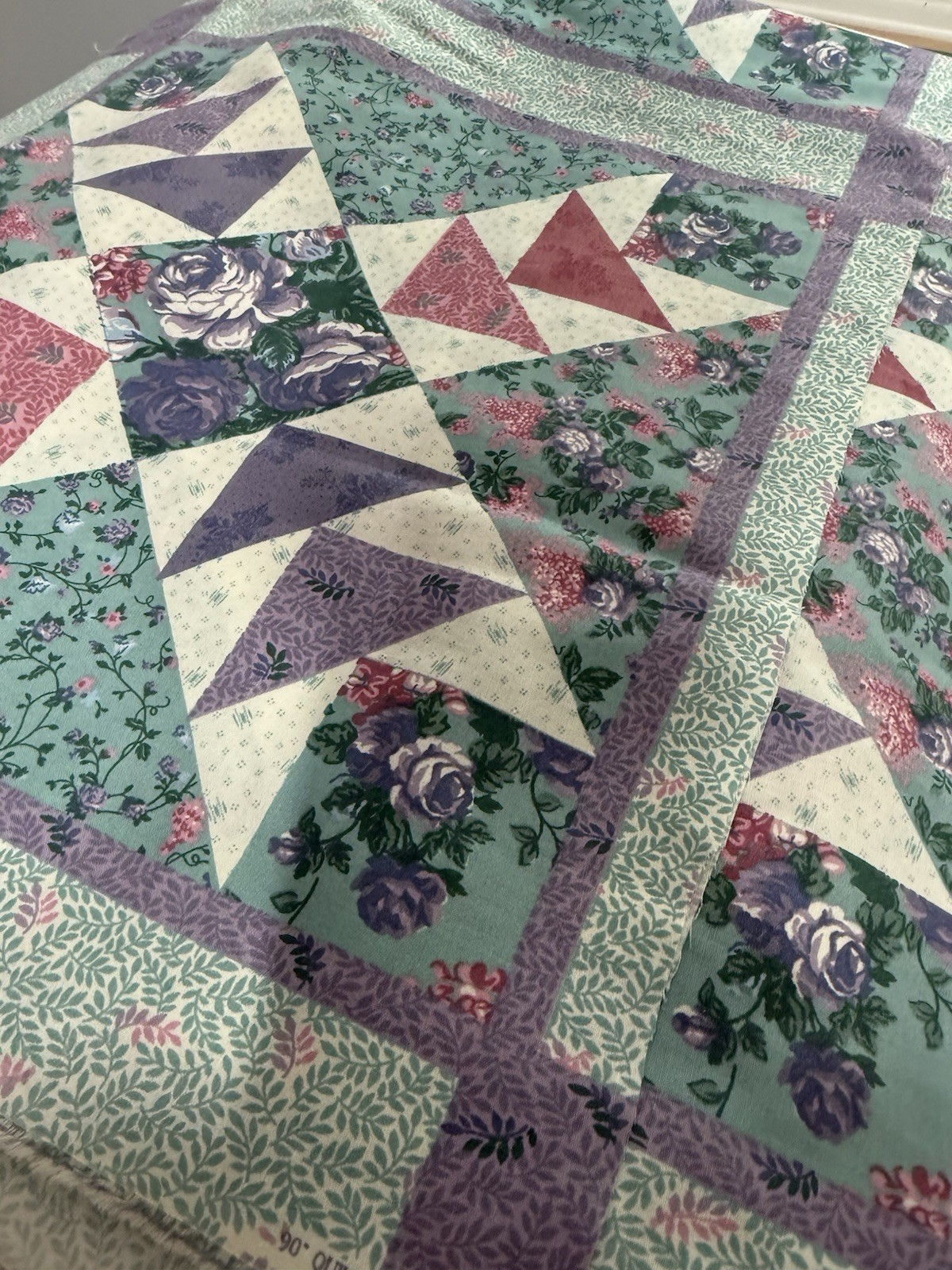 90”x107” VTG CHEATER QUILT FABRIC Spring Industries Pastel Purple Floral Cotton