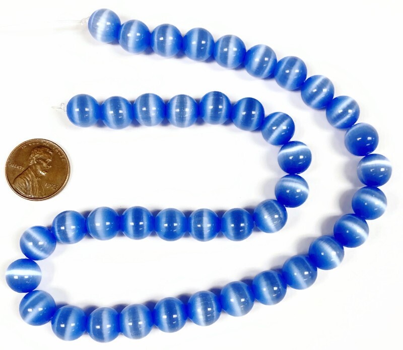 38 Cat’s Eye Fiber Optic Glass Light Sapphire 10mm. Smooth Round Beads 2591
