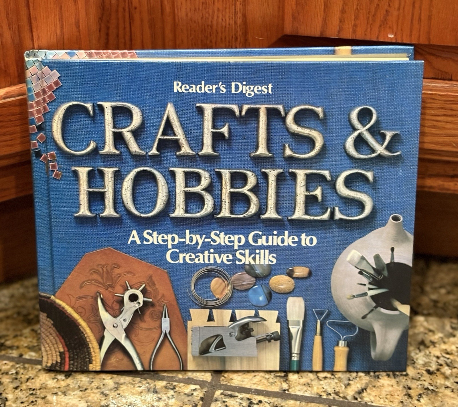 Pre Owned Crafts & Hobbies A Step By Step Guide To Creative Skills Hardcover