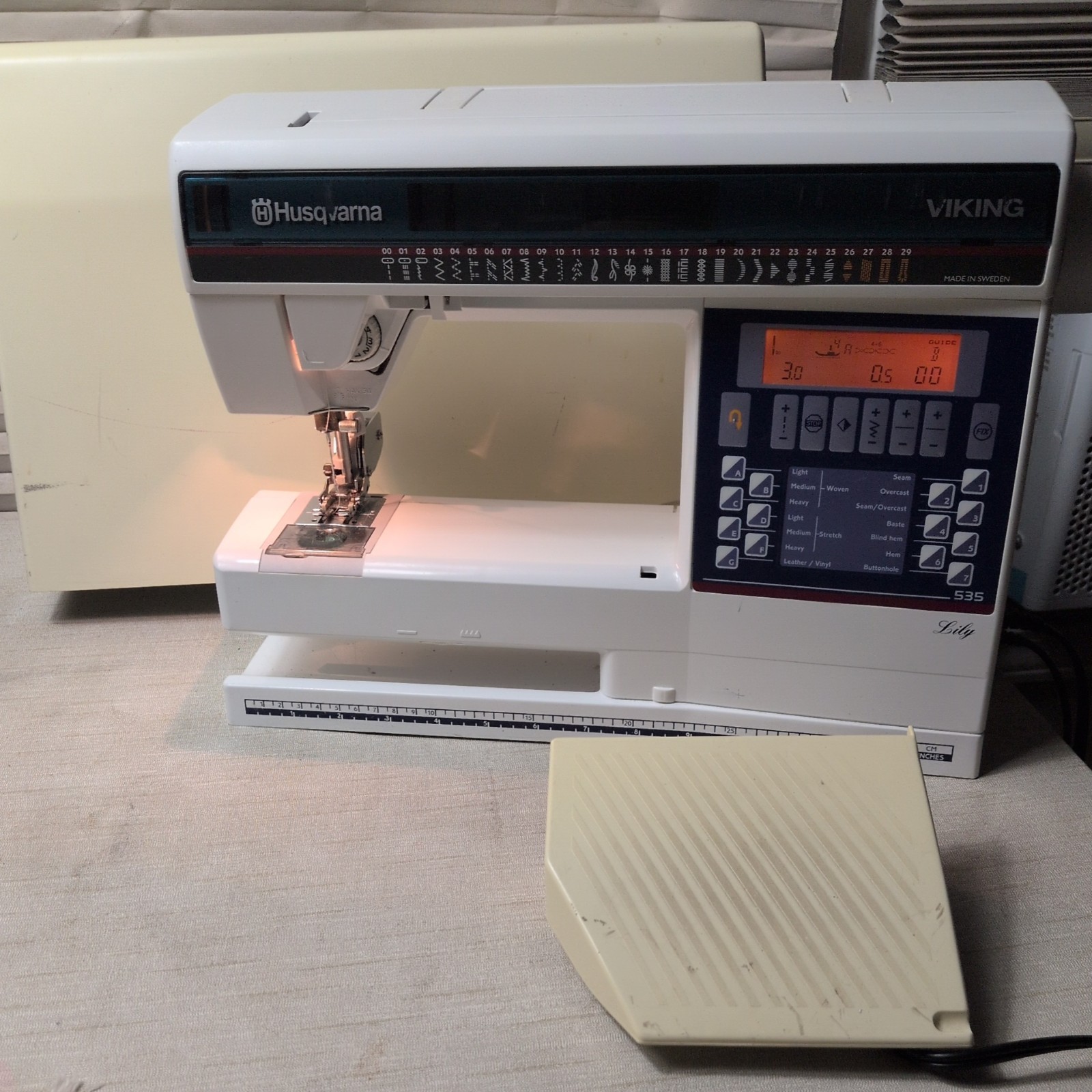 Husqvarna Viking Lily 535 Sewing Machine with Cover & Pedal Excellent