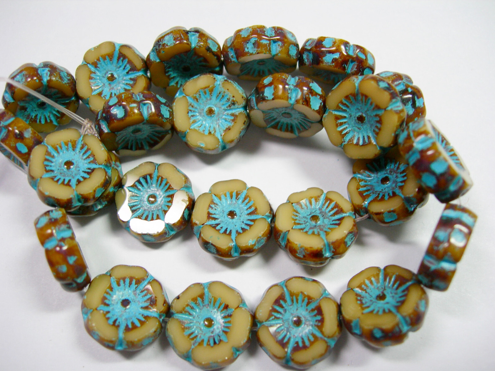 12 beads – Ivory Turquoise Wash Czech Glass Flower Beads 12mm