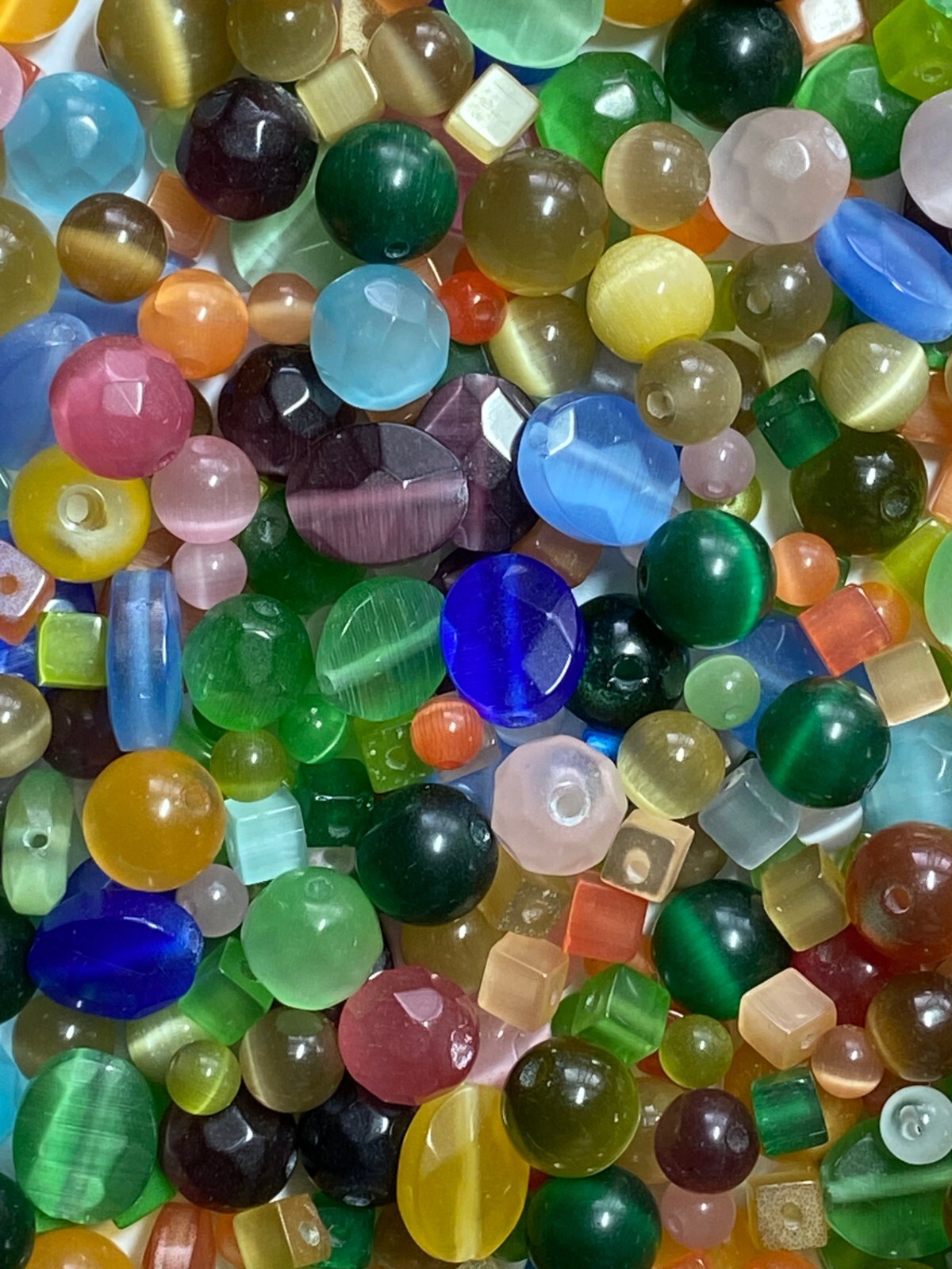 1/4 Pound (~500 pcs) Cat’s Eye Fiber Optic Glass Mixed Lot Beads Round Oval Cube