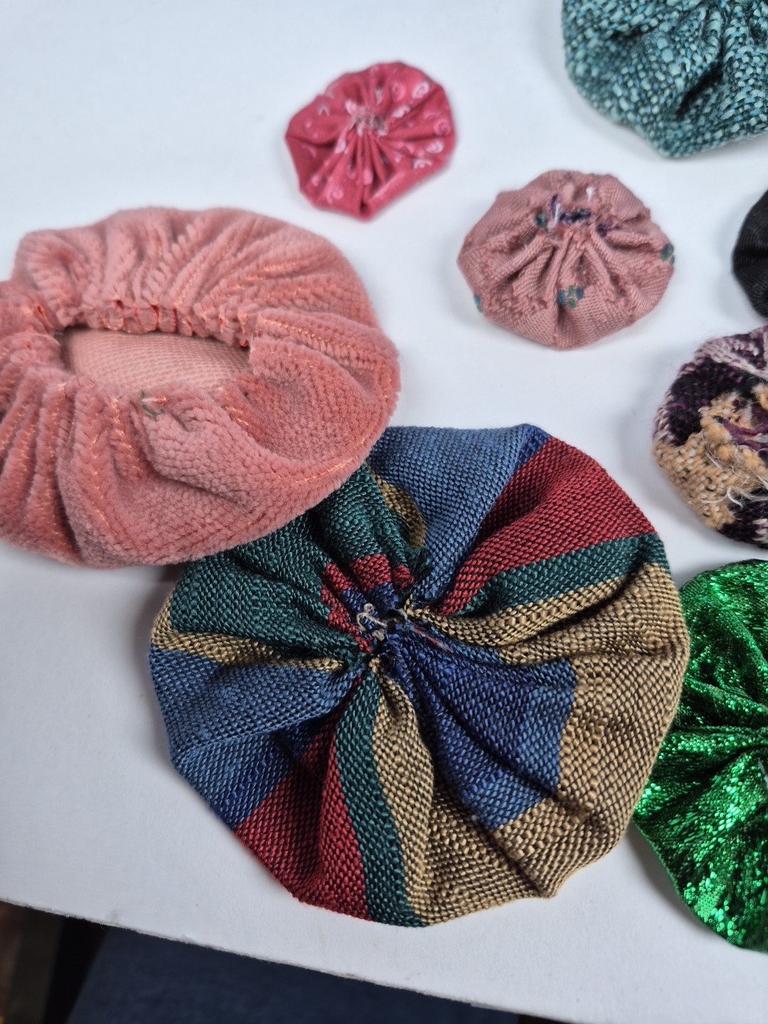 2lb 15oz Bag Of Yoyo Quilt Pieces All Sewn Different Sizes & Materials