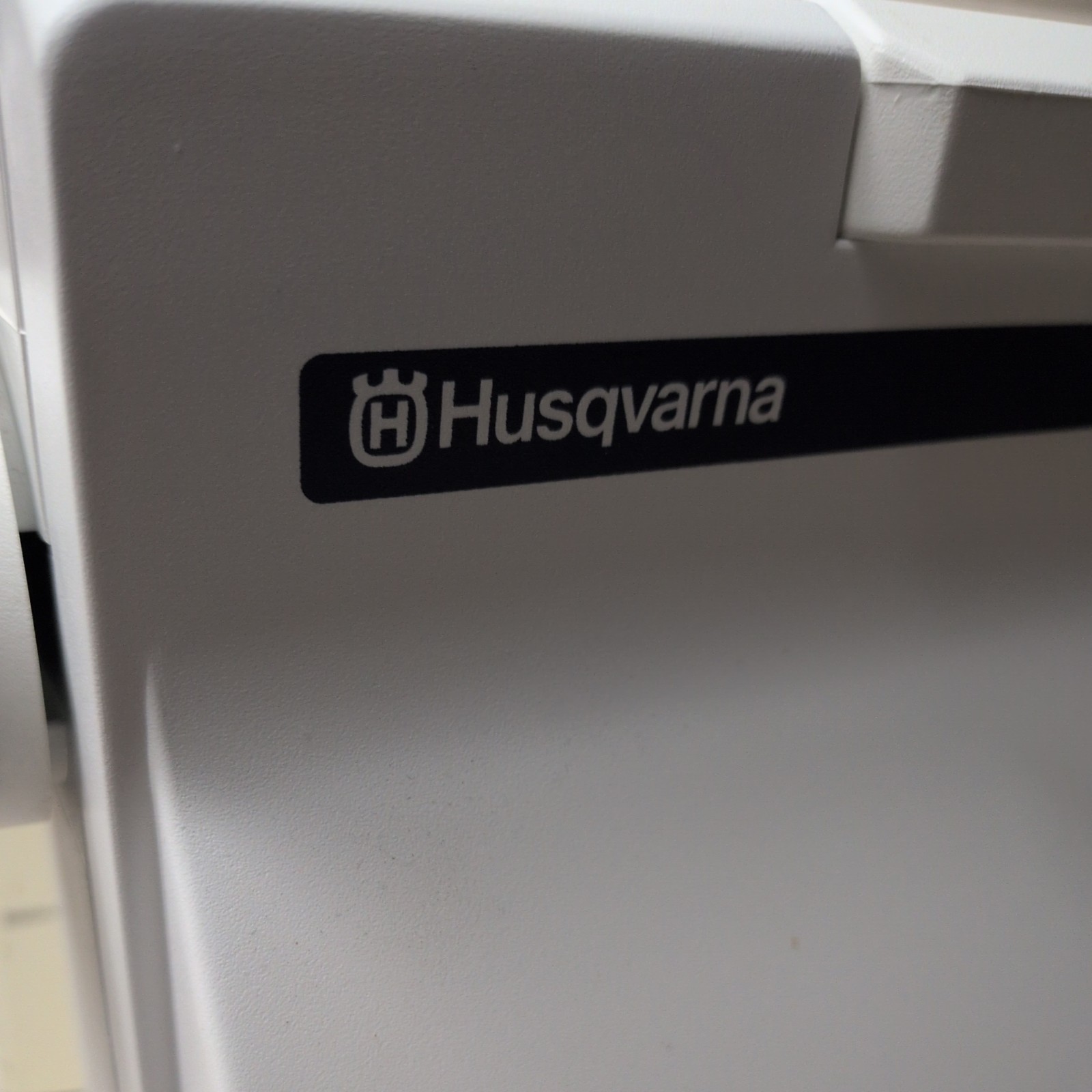 Husqvarna Viking Lily 535 Sewing Machine with Cover & Pedal Excellent