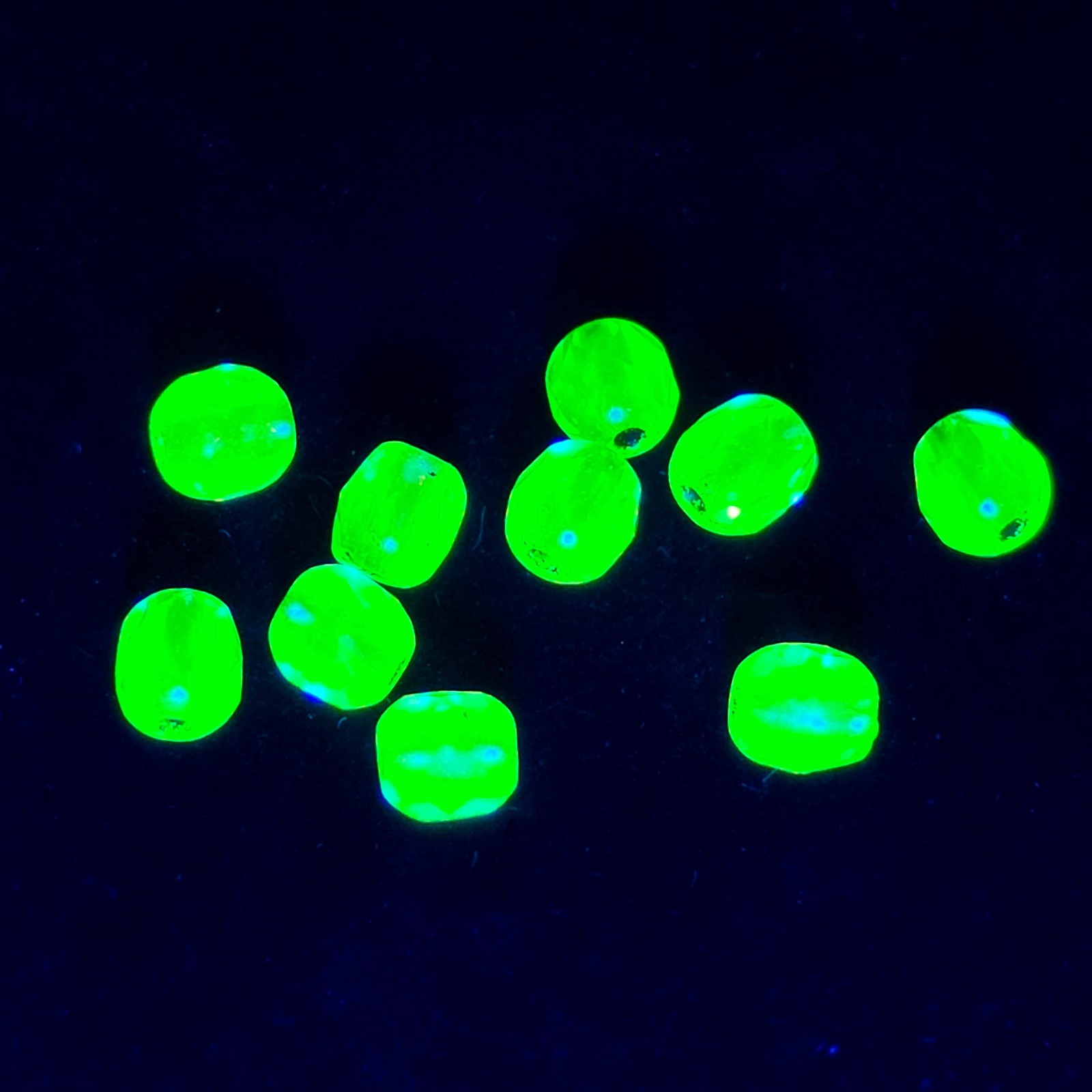 Silver-Lined Vaseline Glass Beads 4mm Fire Polished Czech Uranium Glass 10pcs