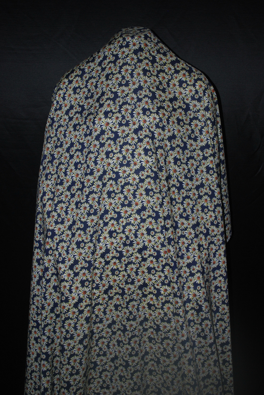 Rayon Challis 100% Woven Fabric Natural Fiber Beautiful Daisy Flowers Print