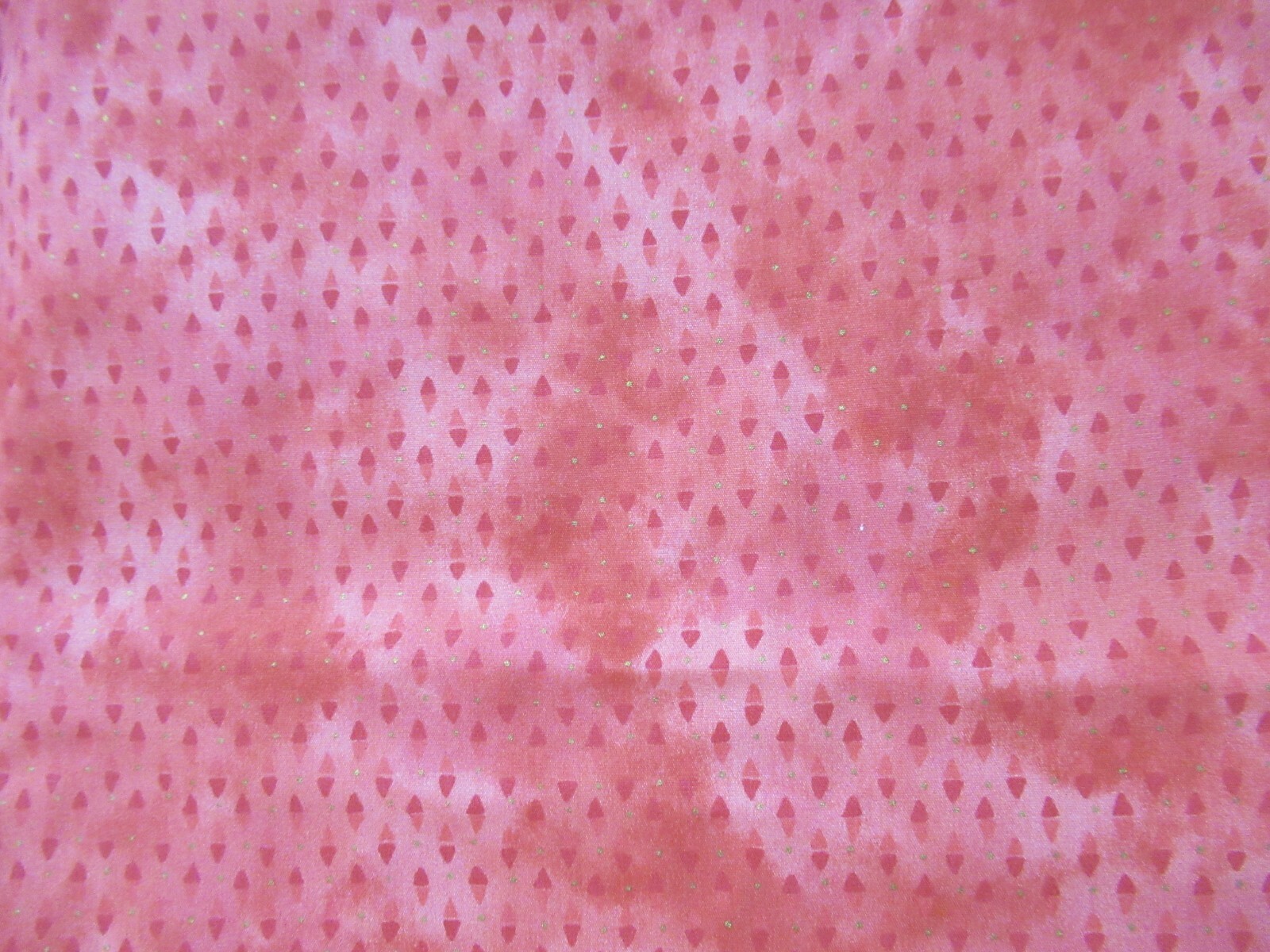 Cottons RED Triangle Tone on Tone W/ Small Gold Dots Cotton Fabric 1Y12″X44