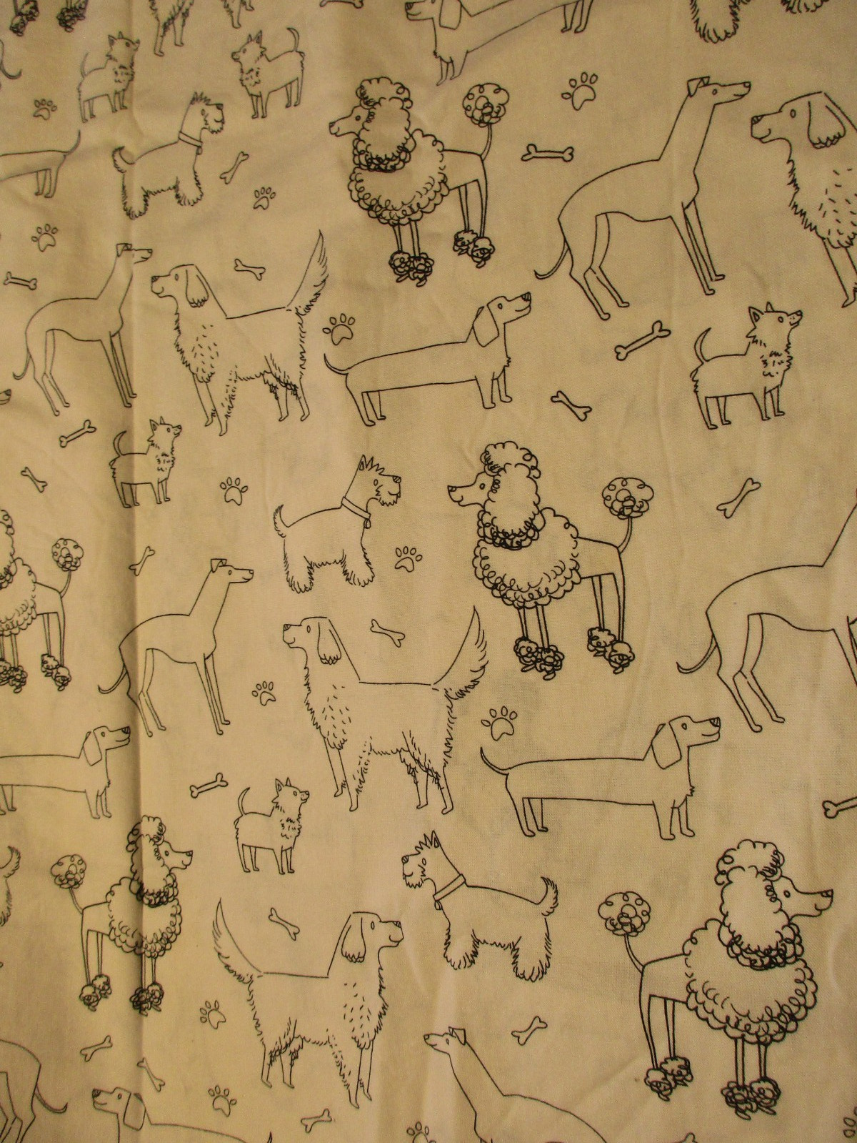 1 Fat Quarter Cotton Black & White Pets Dogs Bones Approx 21″ x 18″
