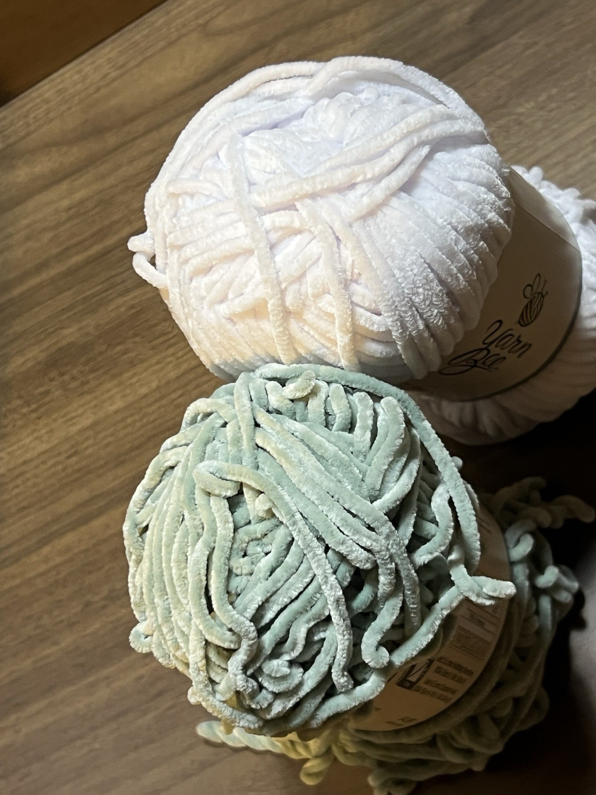 Yarn Bee VELVETY SMOOTH ARAN Yarn 2 COLORS Polyester 3.5oz/161yds.Full & Partial