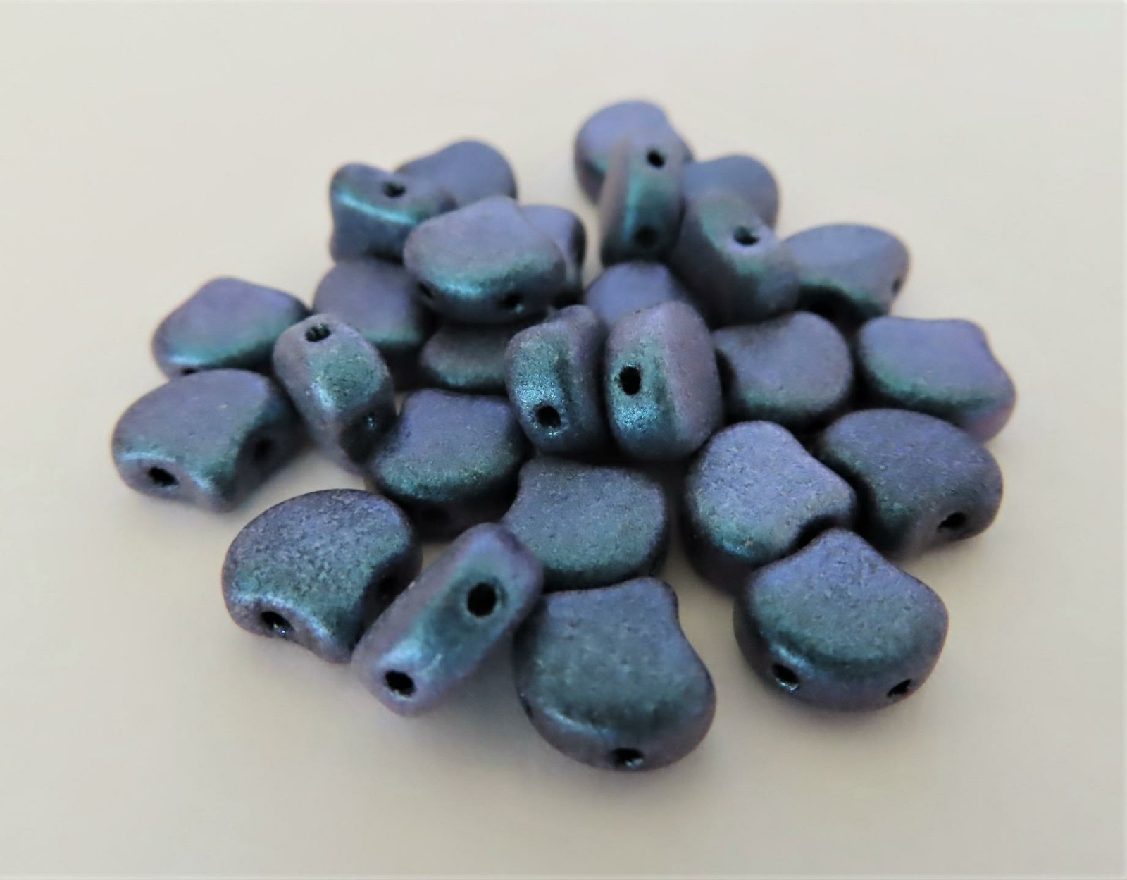 20 7.5 x 7.5 mm Czech Glass Matubo Ginkgo Leaf Beads: Polychrome – Indigo/Orchid