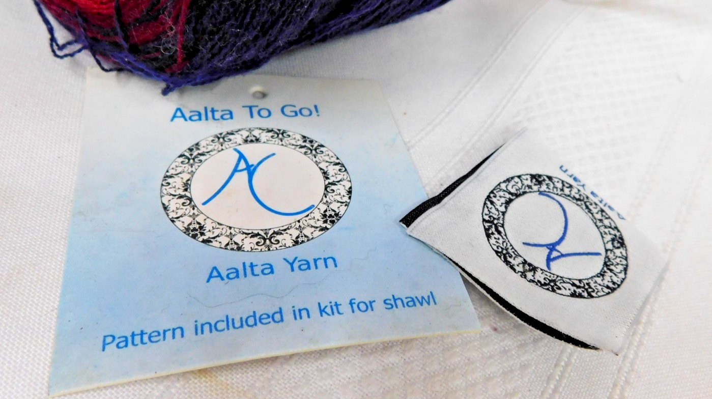 AALTA TO GO MERINO YARN Triangle Shawl kit~ Raspberry Smoothie #1200 ~ New