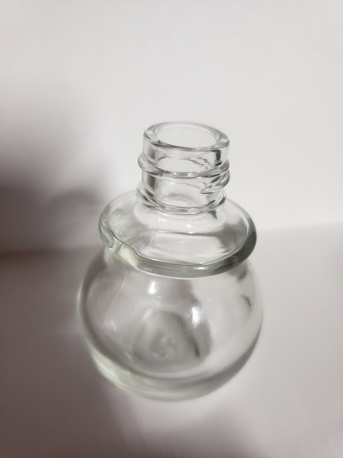 Round Clear Glass Bottle W Blk plastic twist off cap 1oz thick Essential Oils