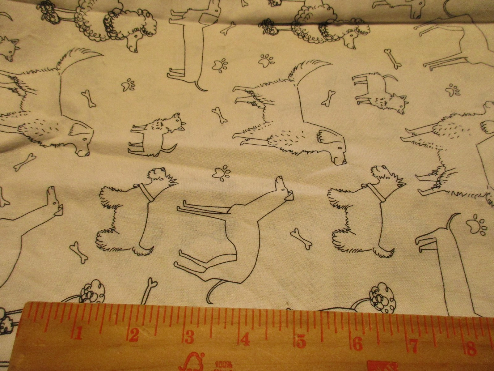 1 Fat Quarter Cotton Black & White Pets Dogs Bones Approx 21″ x 18″