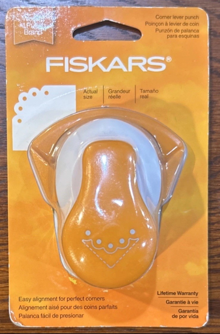 Fiskars Paper Punch Circle Less Than 1″ Shapes Compact Actual Size 154960-1002