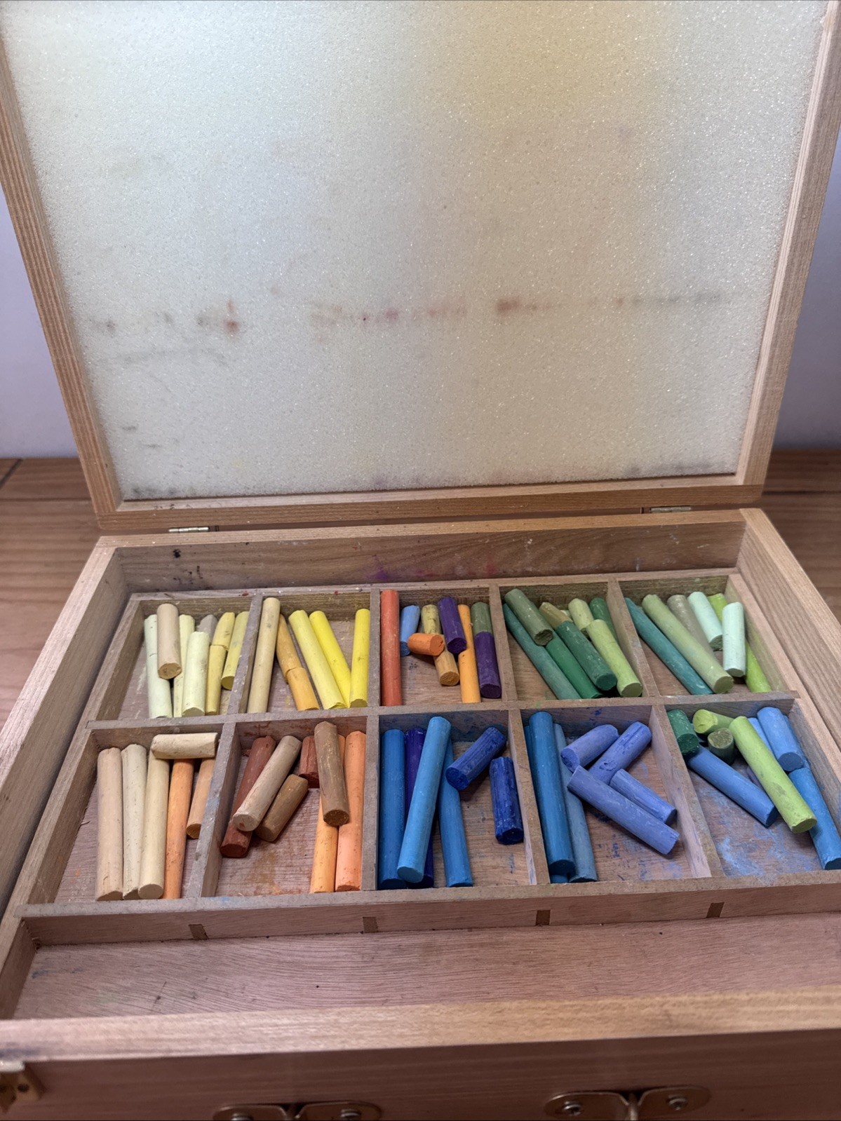 Wooden Pastels Storage Box 4 Trays PLUS Quality Soft Pastels Winsor Daler W373