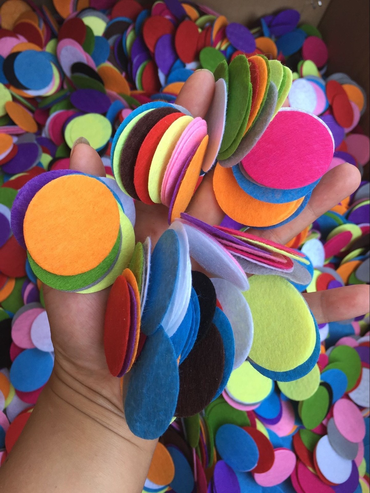 500 PCS 1.0 Inch Craft Felt Circles Applique Ornaments Clothes Mixed Colors