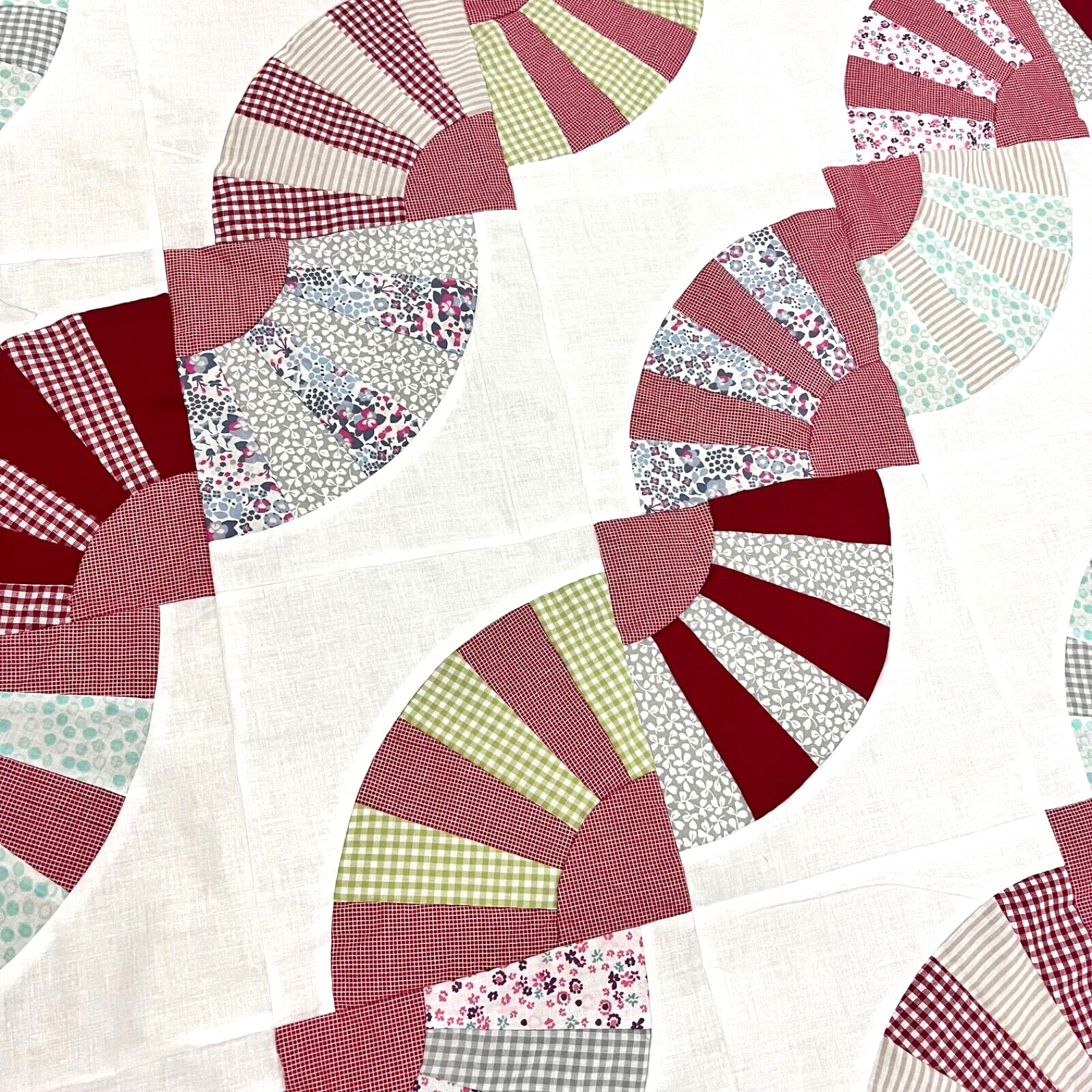 Vintage Peppermint Swirl Baby Quilt Top 47×47″ Pieced~ BABY/BED/Wall Decor
