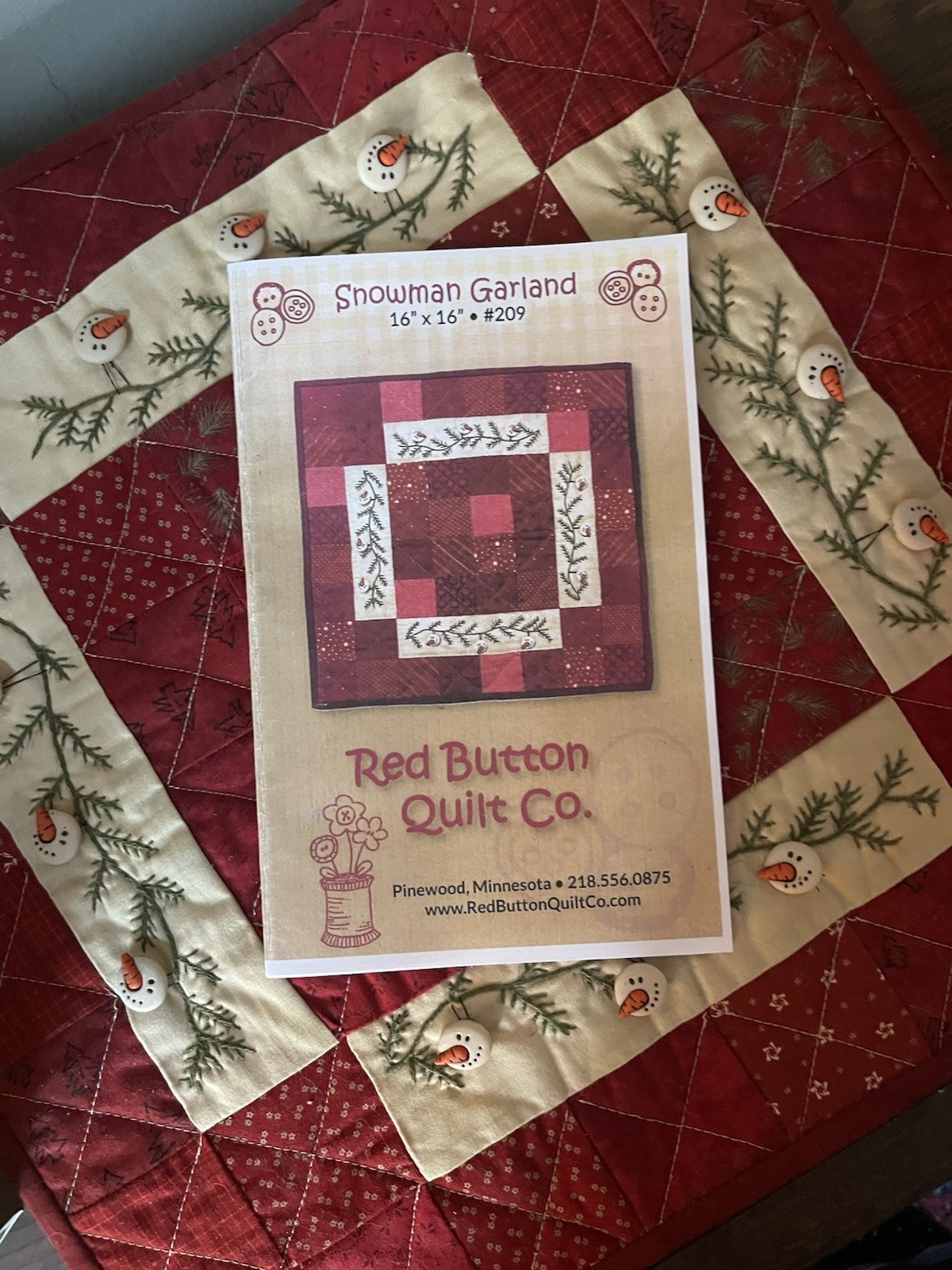 Snowman Garland 16″ × 16″ #209 Red Button Quilt CO Quilt Pattern Wall Hanging