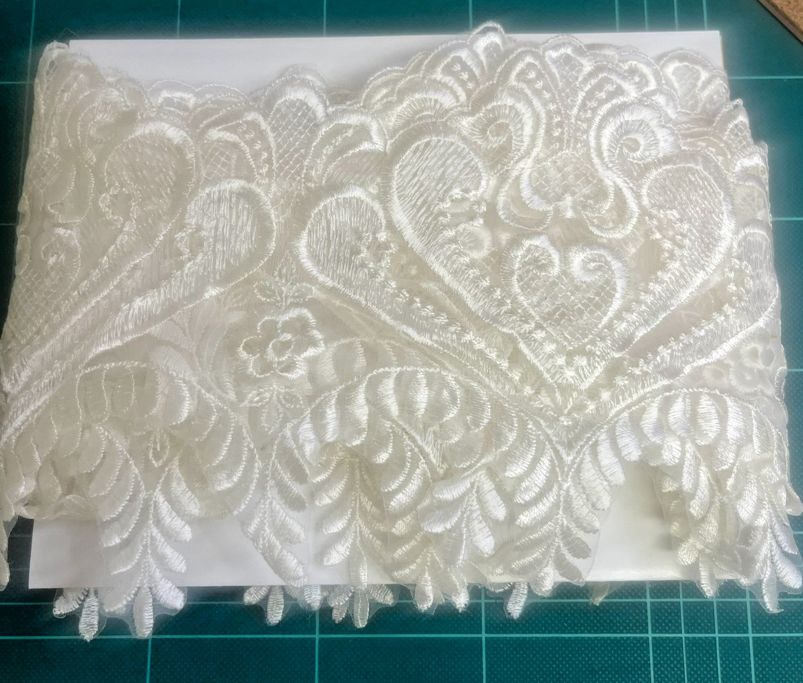 Vintage Embroidered Lace Trim 6.5 Inches Wide Stunning Scallops Trim