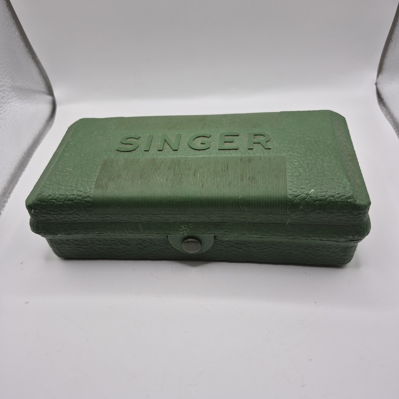 VTG Singer W654321N Buttonholer 160506 Low Shank W/Case Ruffler & Presser Feet