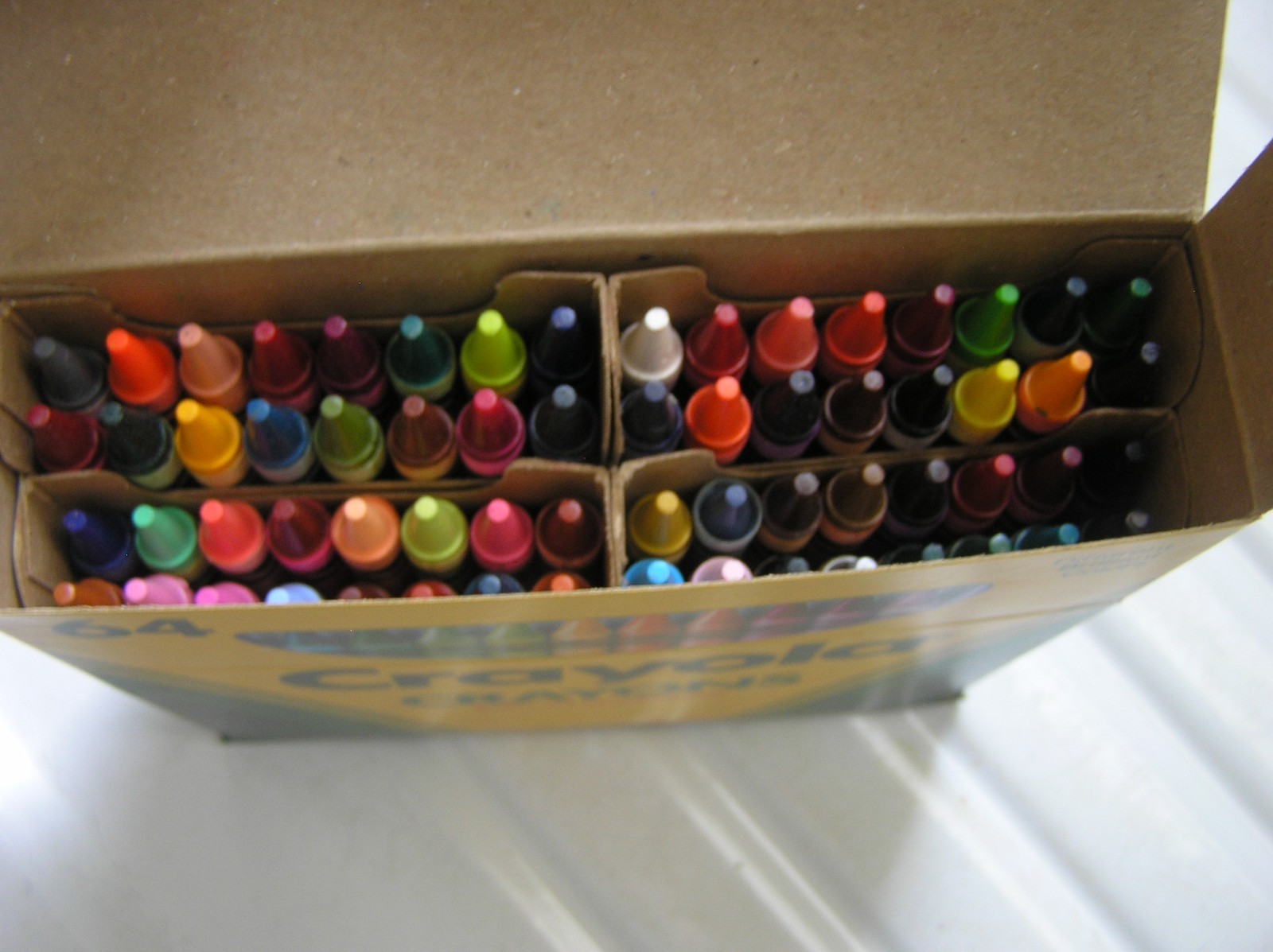 Crayola Crayons Collectors Tin 1991 (72 Crayons) & A Box Of 96 From 2004