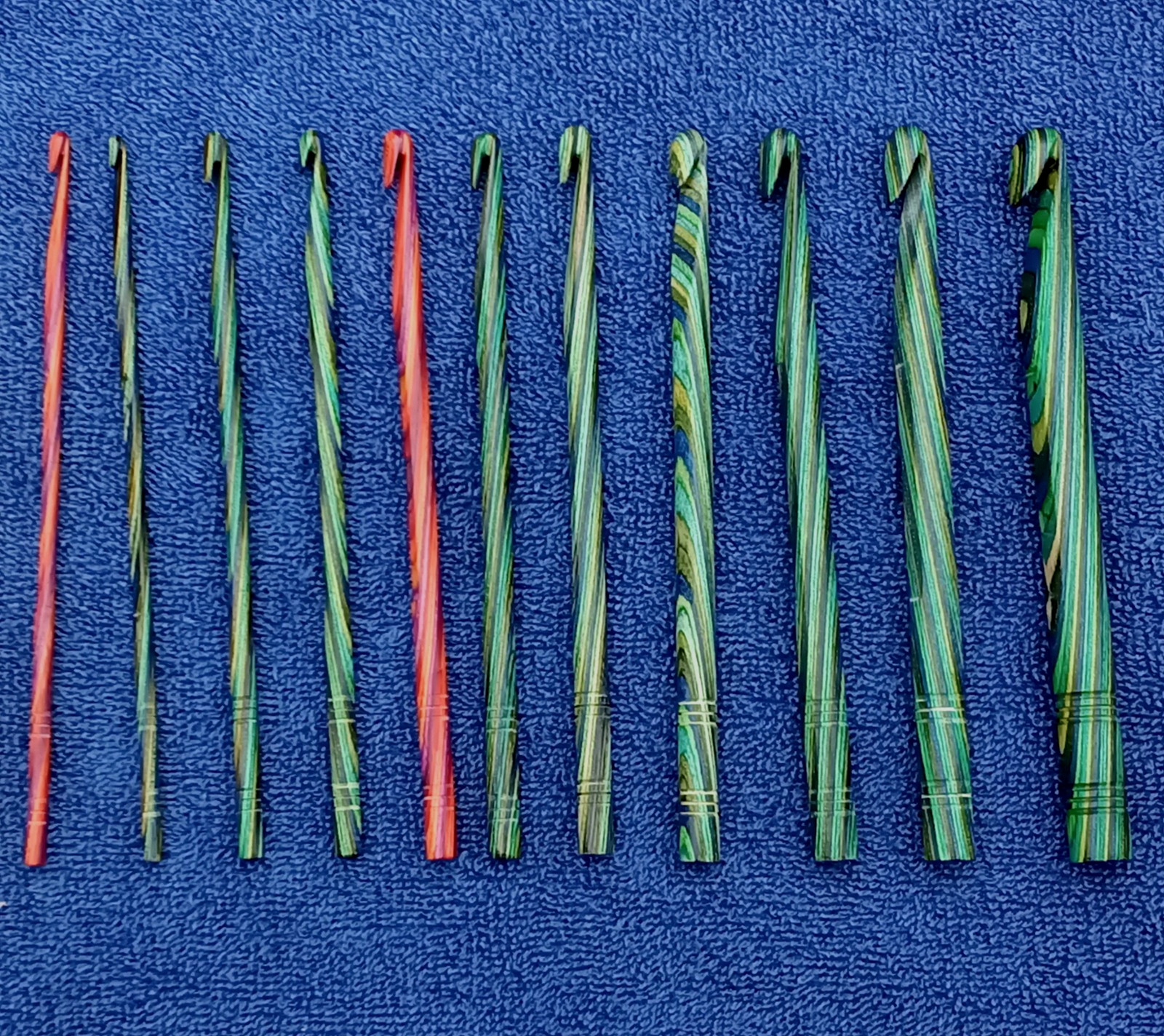 NEW Ergo Crochet Hook Lot (12 Hooks + 18-Slot Silver Case)- WeCrochet &Kollage