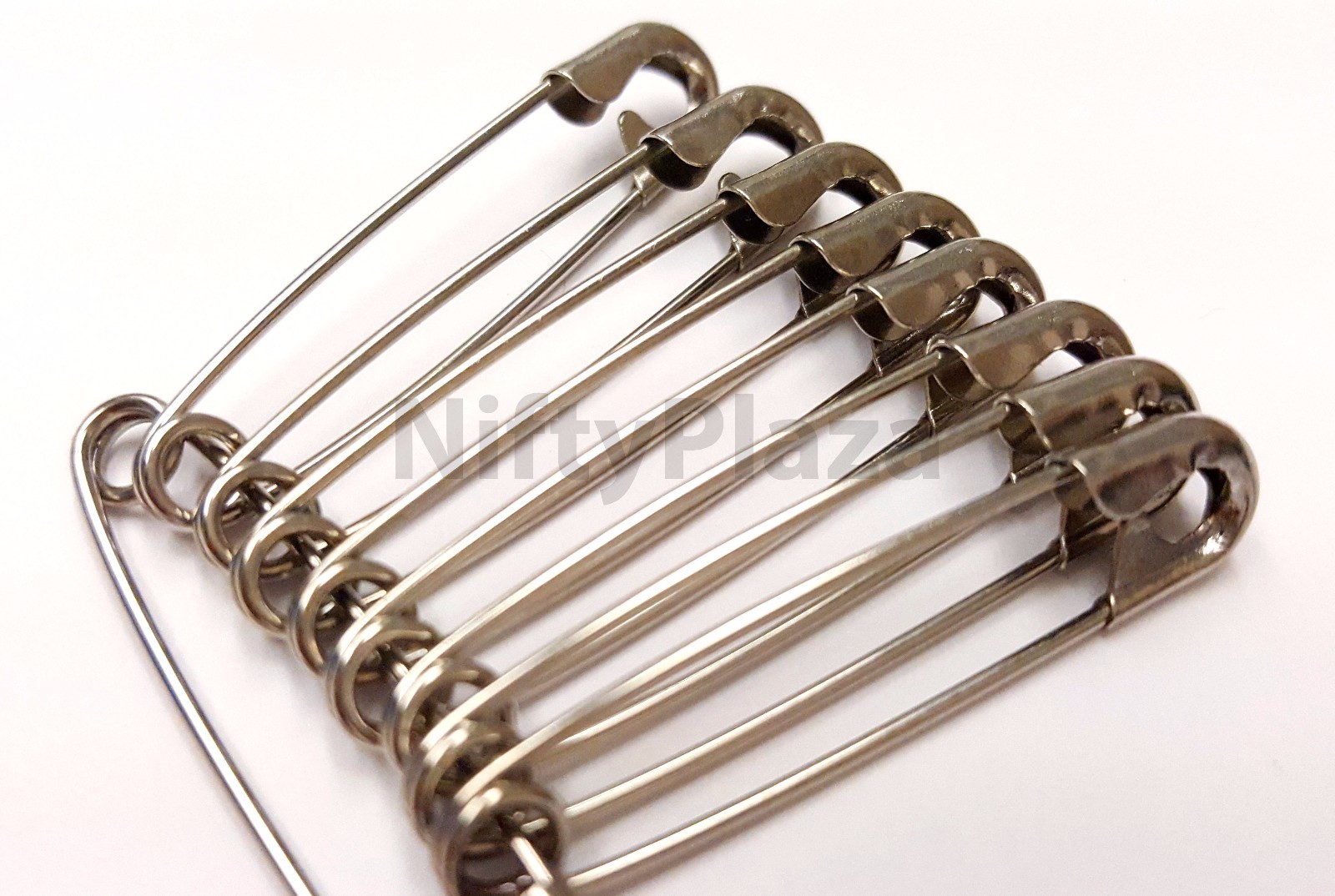 NiftyPlaza Large Safety Pins – 200 Pack – Size 1-1/2″, Heavy Duty, FREE SHIP