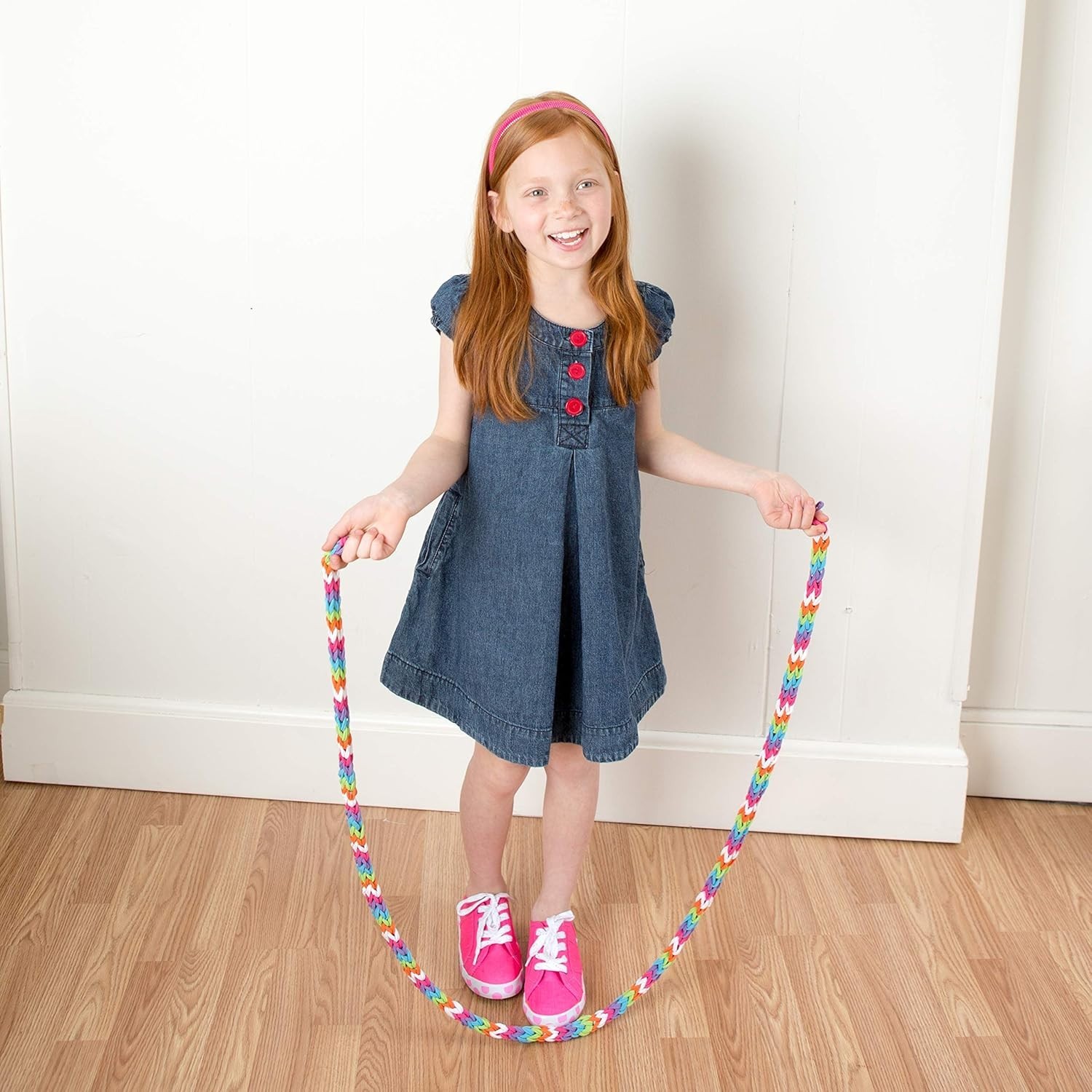 DIY Craft Kit with 210 Soft Loops in 7 Colors, Ideal for Kids’ Creative Projects