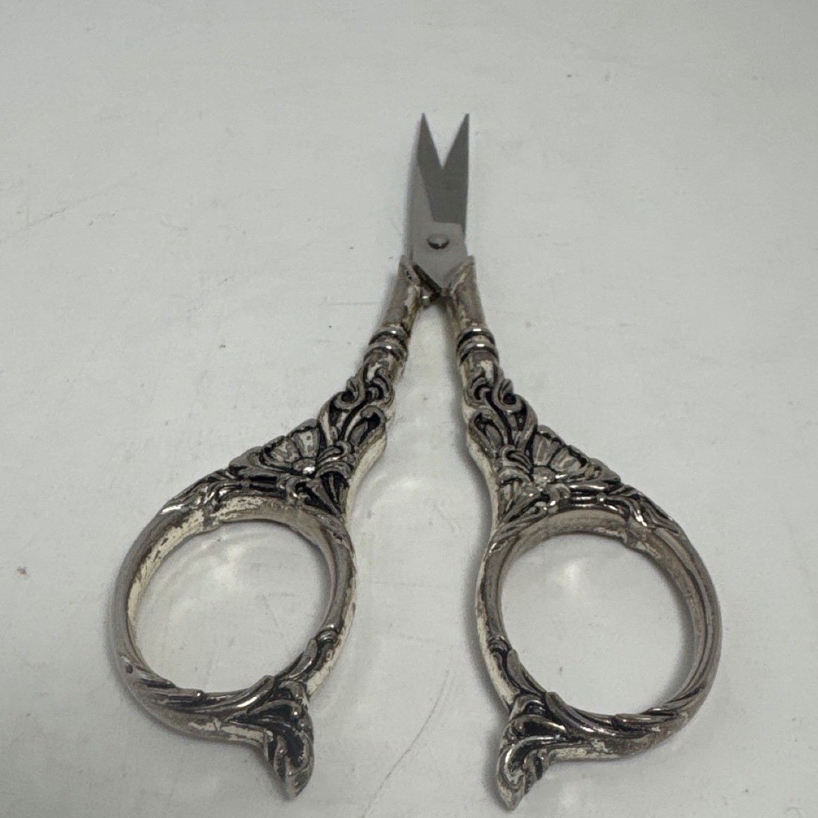 Embroidery Scissors Unisex OS Silver Ornate Victorian Scroll