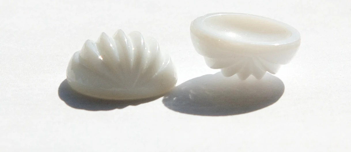 Vintage White Ribbed Melon Glass Cabochons 18mm cab209