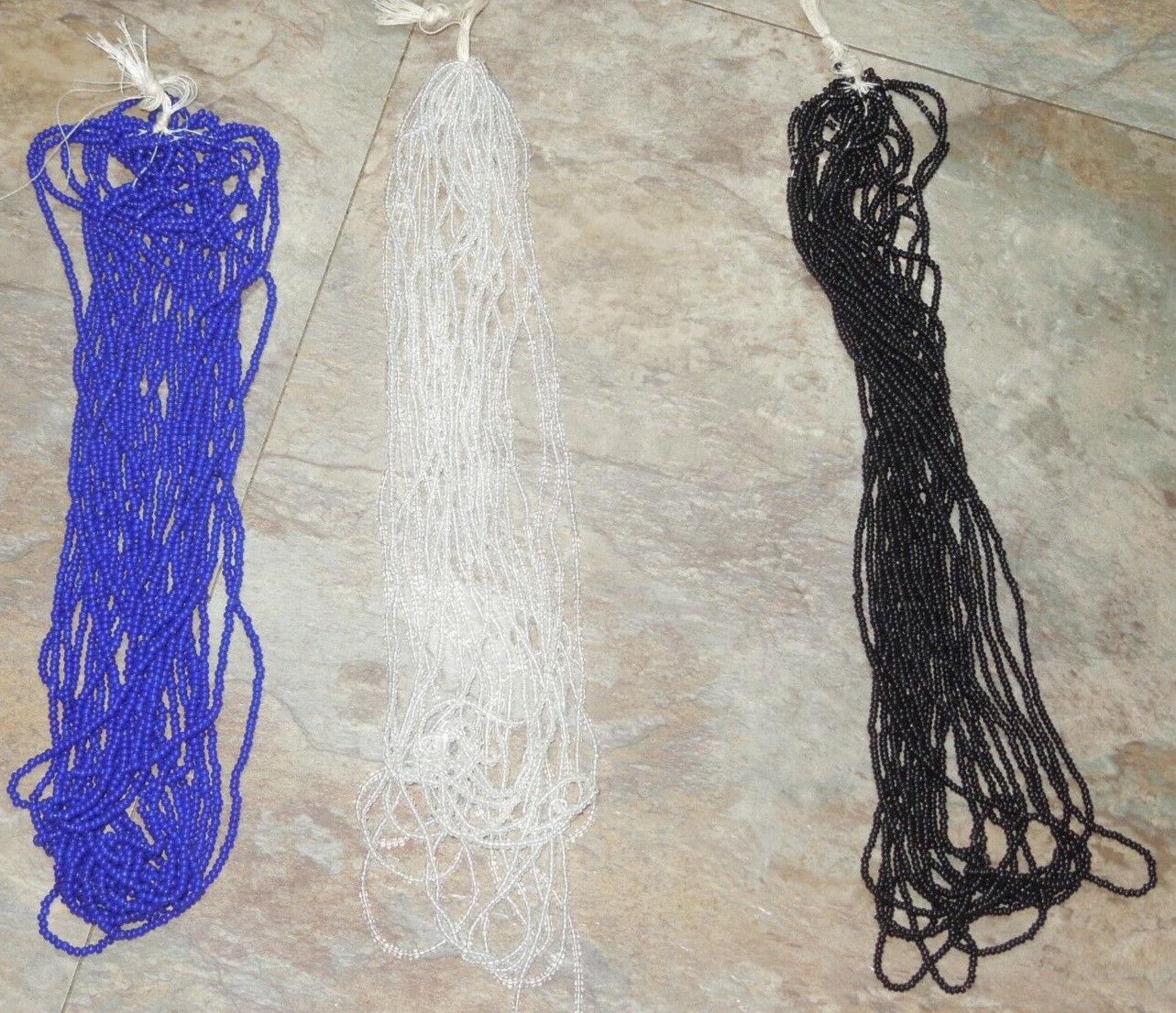 NEW 31 strings of seed beads Less than $1 per string White Blue & Black 3T