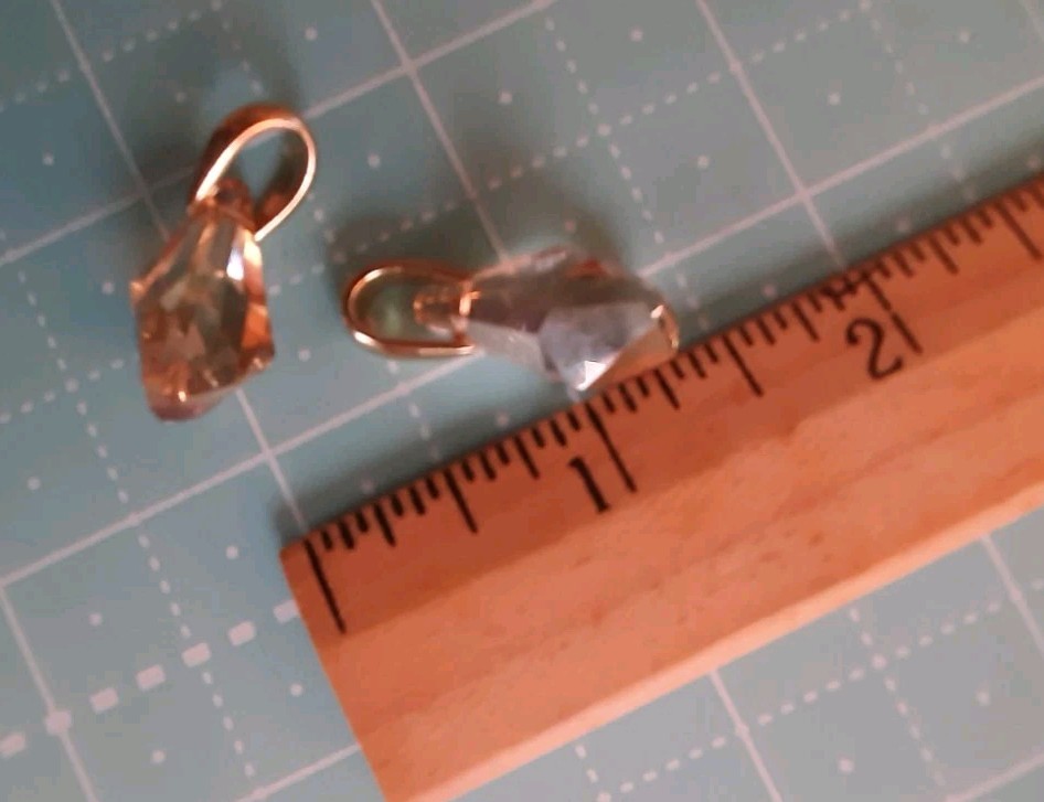5 Stone Pendants: Quartz, Amethyst Geode. +Glass mixed lot, w/bales, (no chains)