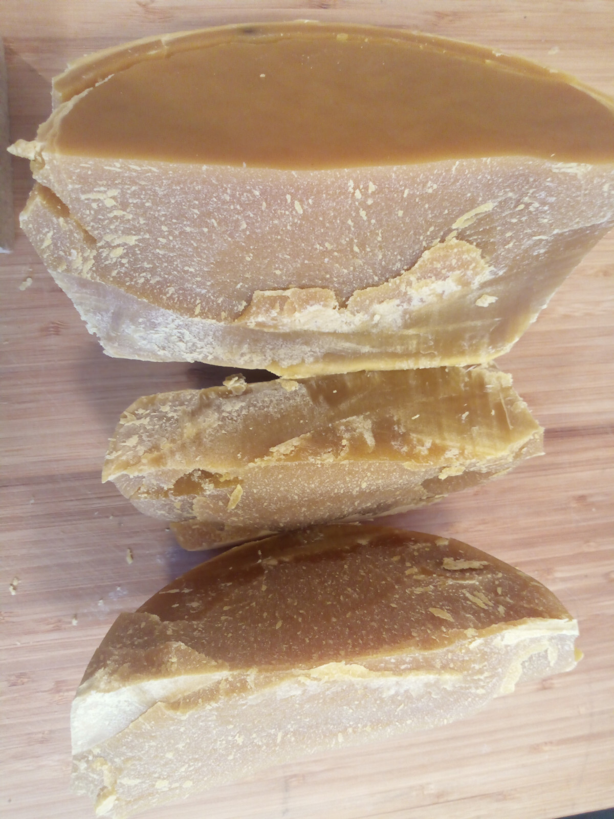 BEESWAX – 10 KG / 22 LB – RAW NATURAL FROM SWEDEN