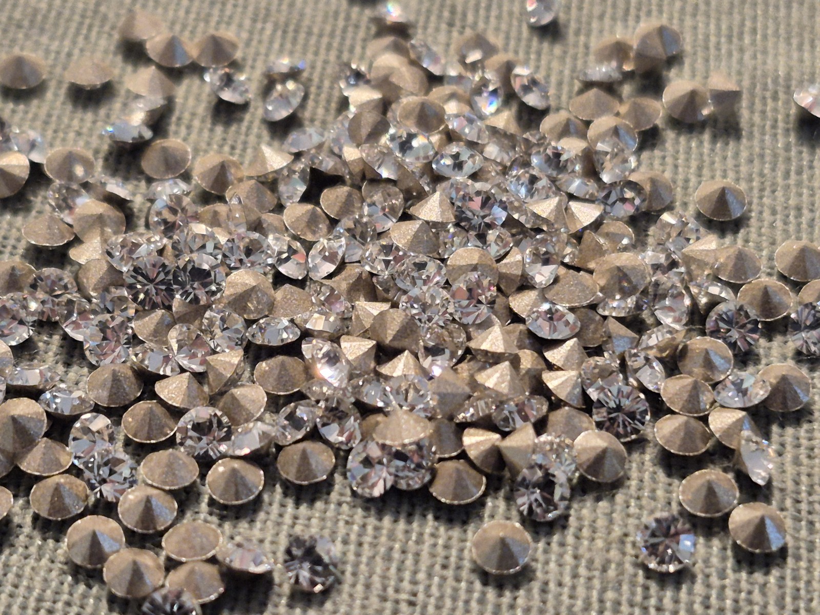 288 pcs. pack SWAROVSKI Clear Crystal pointback Rhinestones pp25 #1028