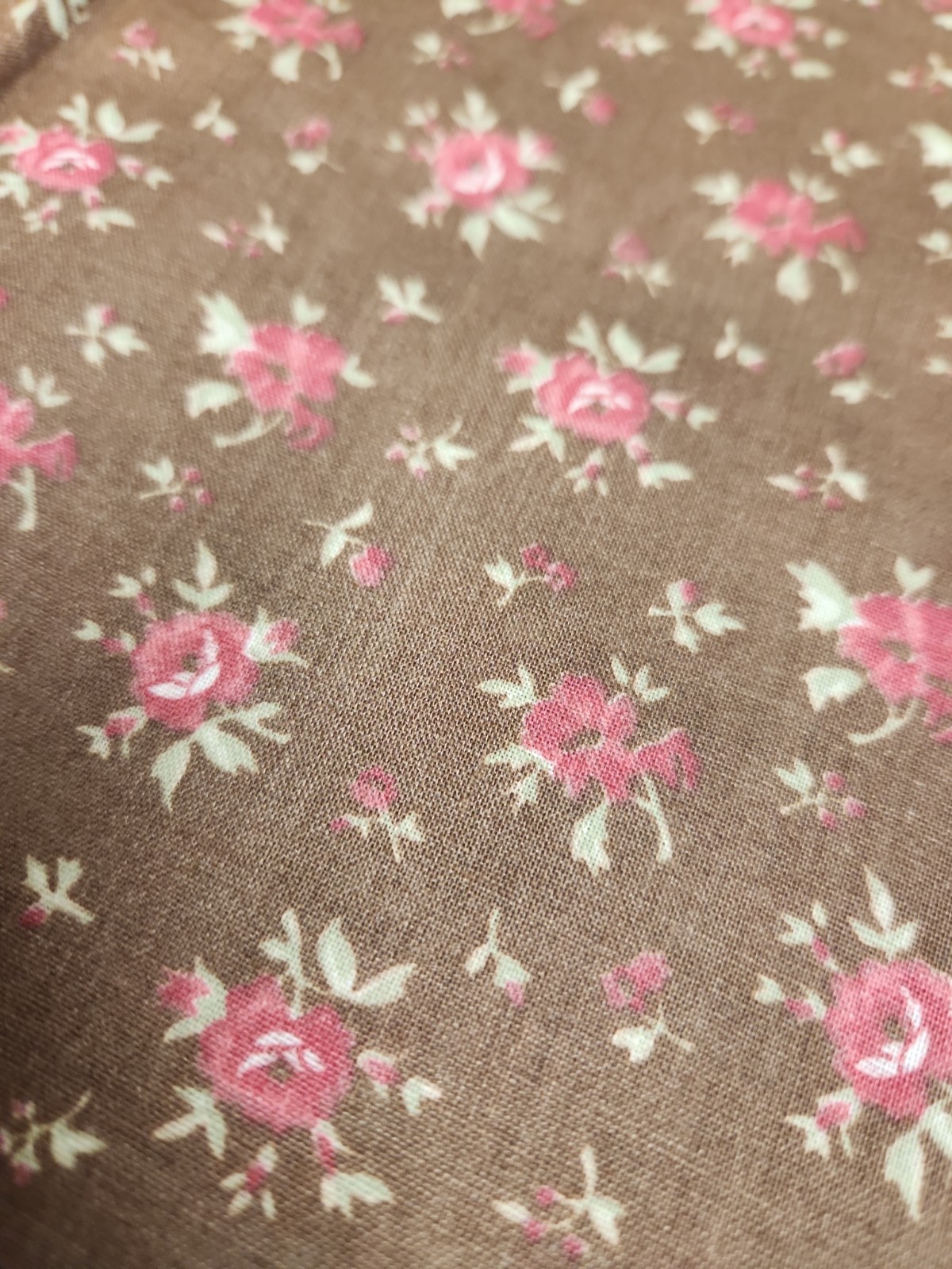 Vintage Light 100 % Cotton Fabric Brown rustic red Roses By The 1/2 Yard