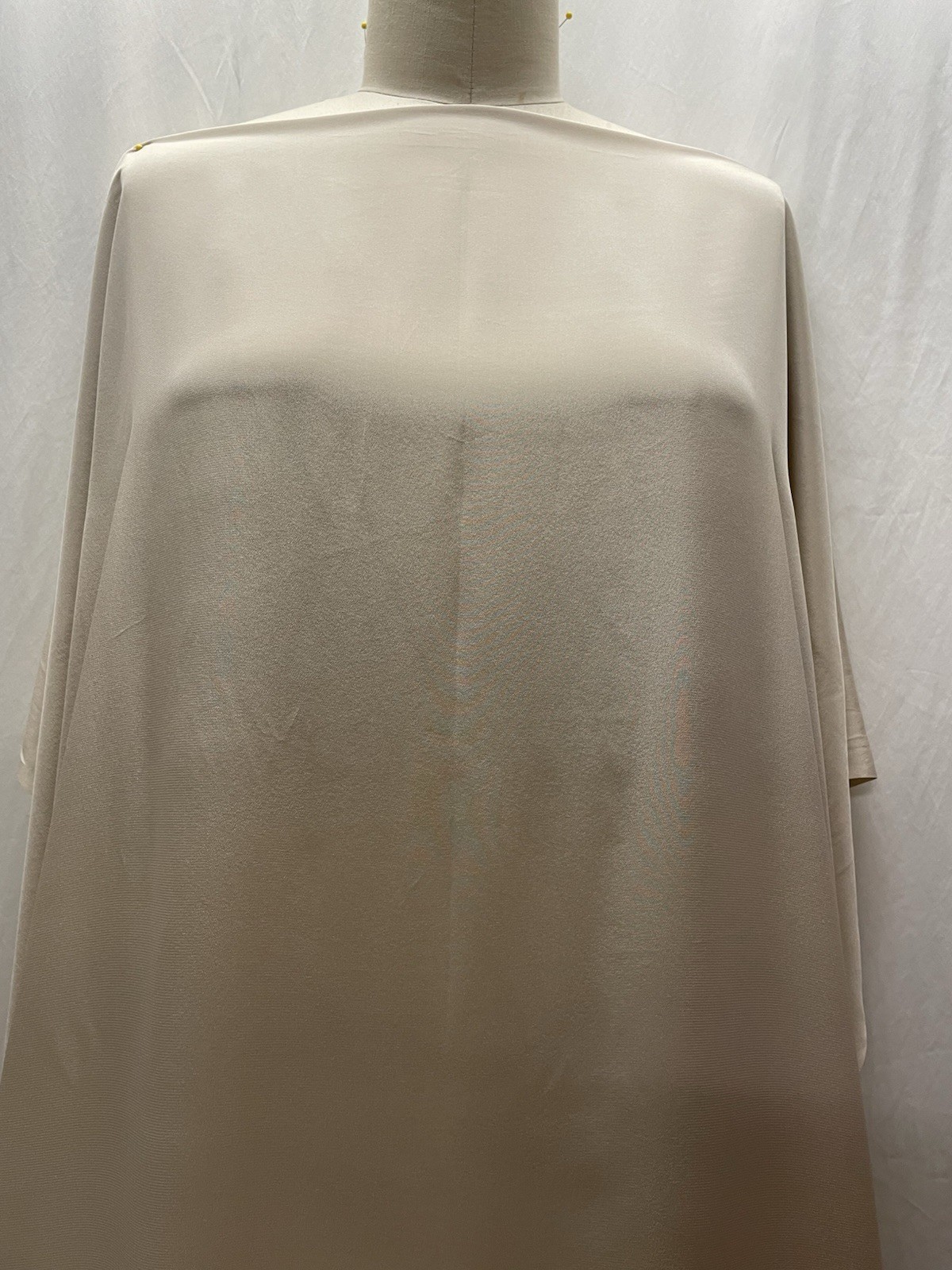 100% Mulberry Silk Crepe De Chine Light Beige Fabric 22mm 2.25 Yards & 46″ Wide
