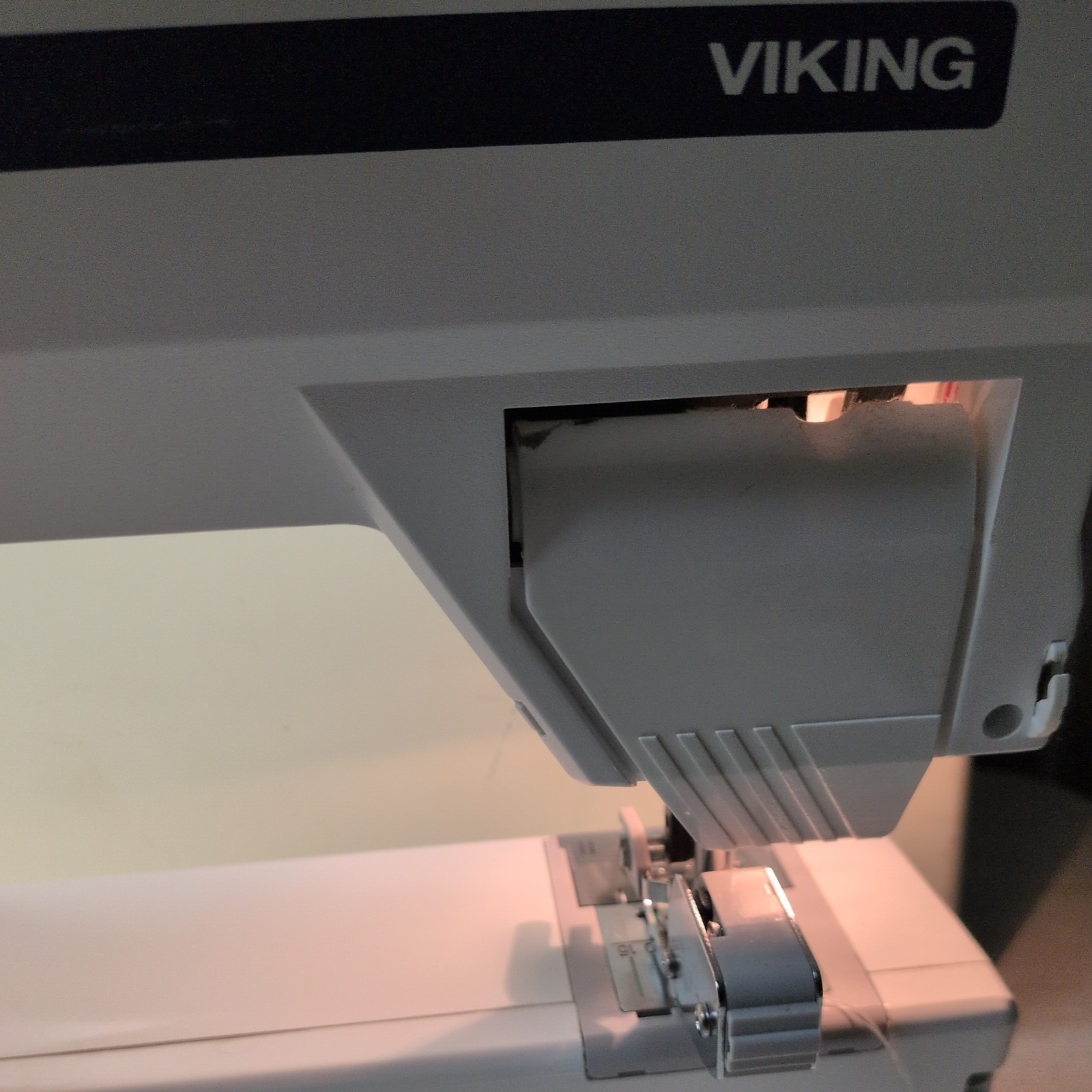 Husqvarna Viking Lily 535 Sewing Machine with Cover & Pedal Excellent