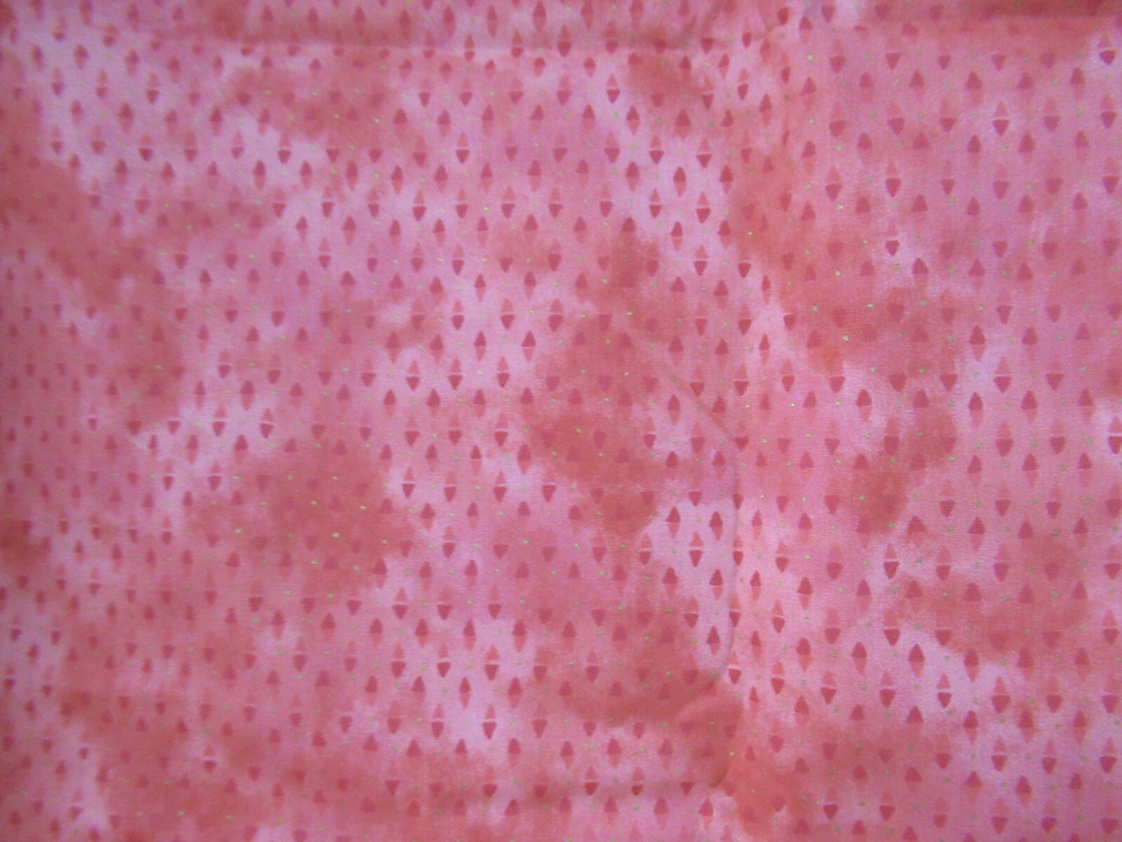 Cottons RED Triangle Tone on Tone W/ Small Gold Dots Cotton Fabric 1Y12″X44
