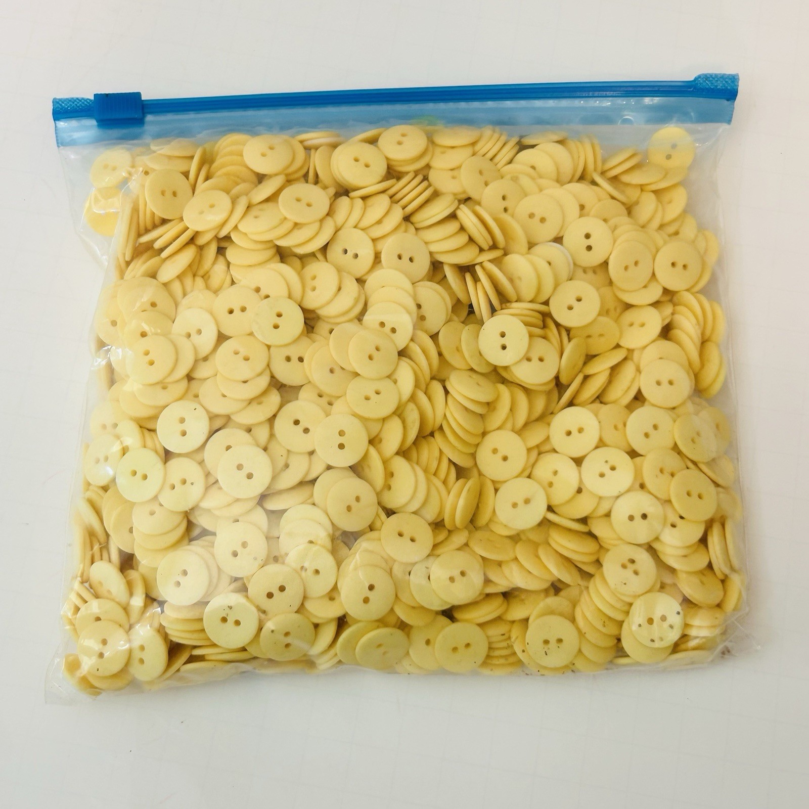 VTG Lot of Cream/Light Yellow Matte Finish 1/2″ 2 Hole Buttons #12768 15 oz. Bag