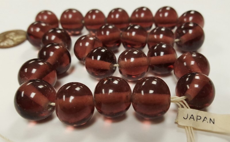 24 VINTAGE JAPANESE CHERRY BRAND GLASS AMETHYST 13mm. SMOOTH ROUND BEADS 4684T