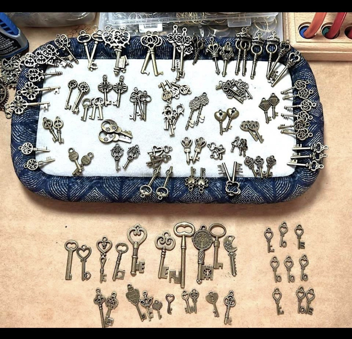 **125PCS Vintage Skeleton Key Charms – Antique Bronze for DIY Jewelry & Wedding