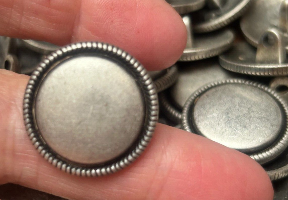 metal buttons pewter shank 5pcs 3/4″ 19.05mm