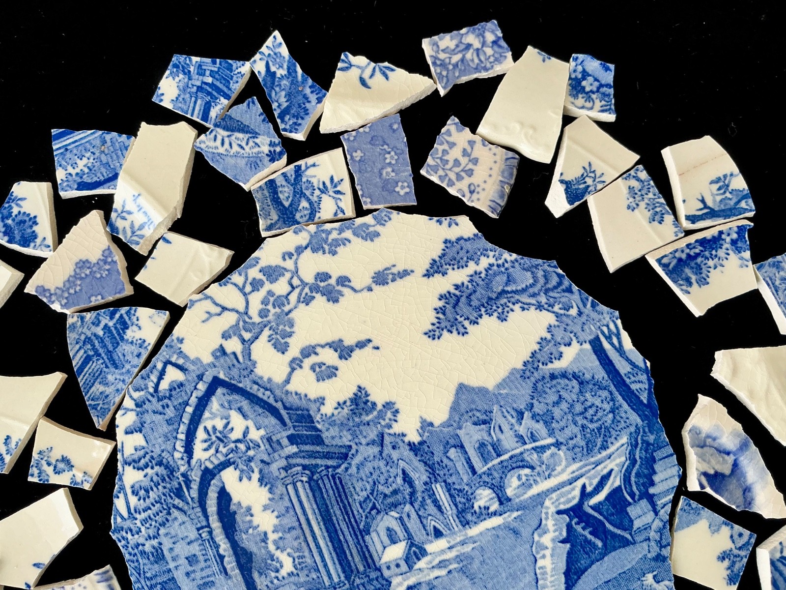 Broken China Mosaic Tiles Blue & White 50+pcs & Lg Focal pc ~English Abbey Scene
