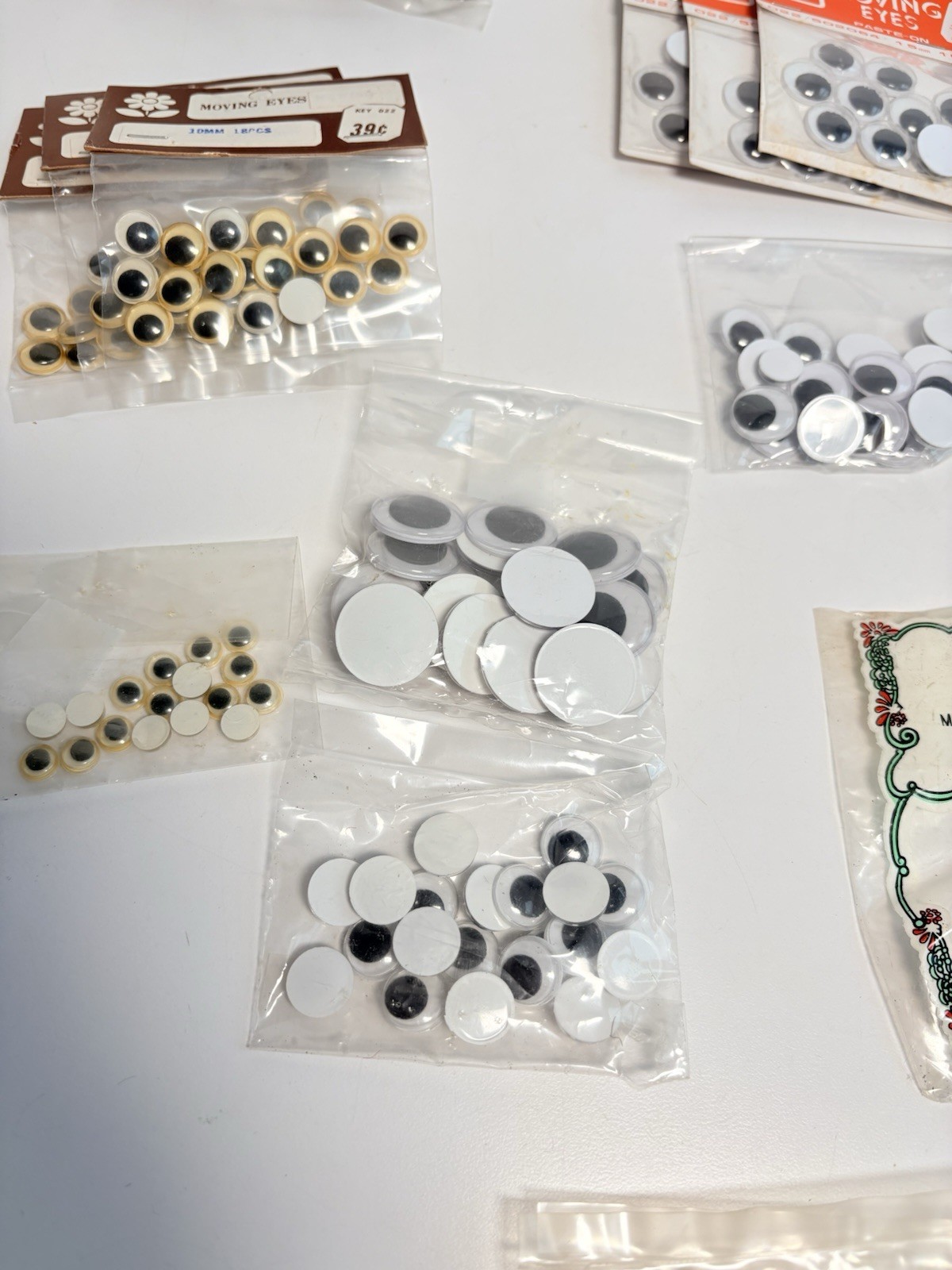 Vintage Lot For Crafts Google Googly Eyes Assorted Sizes – Glue on & Sew on