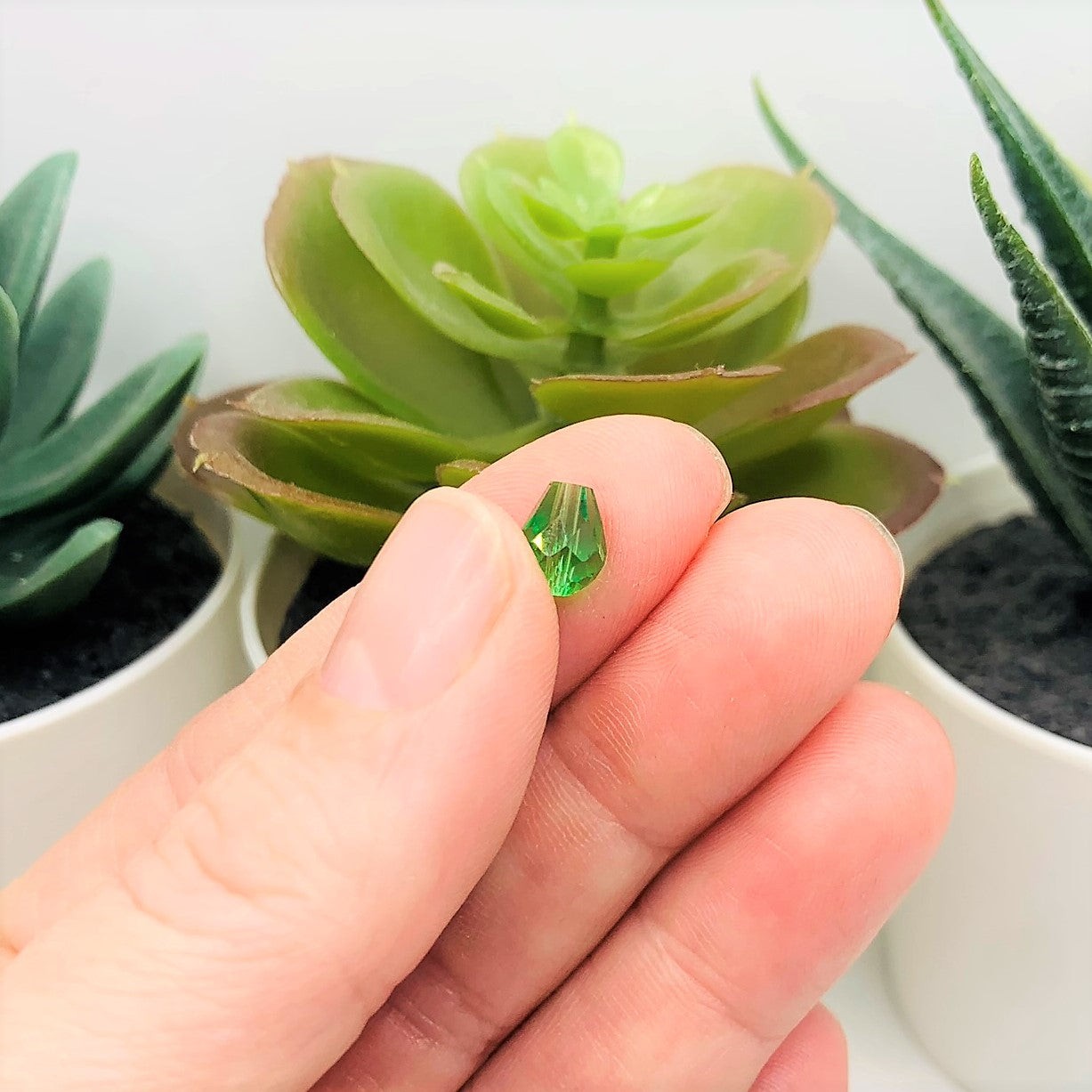 6x8mm Teardrop Emerald Green Imitation Crystal May Birthstone Beads – US Seller